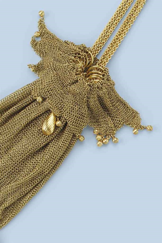 AN ANTIQUE GOLD PURSE
