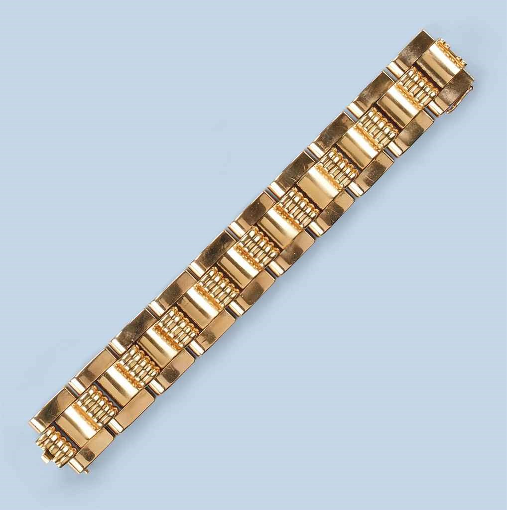 A RETRO BRACELET