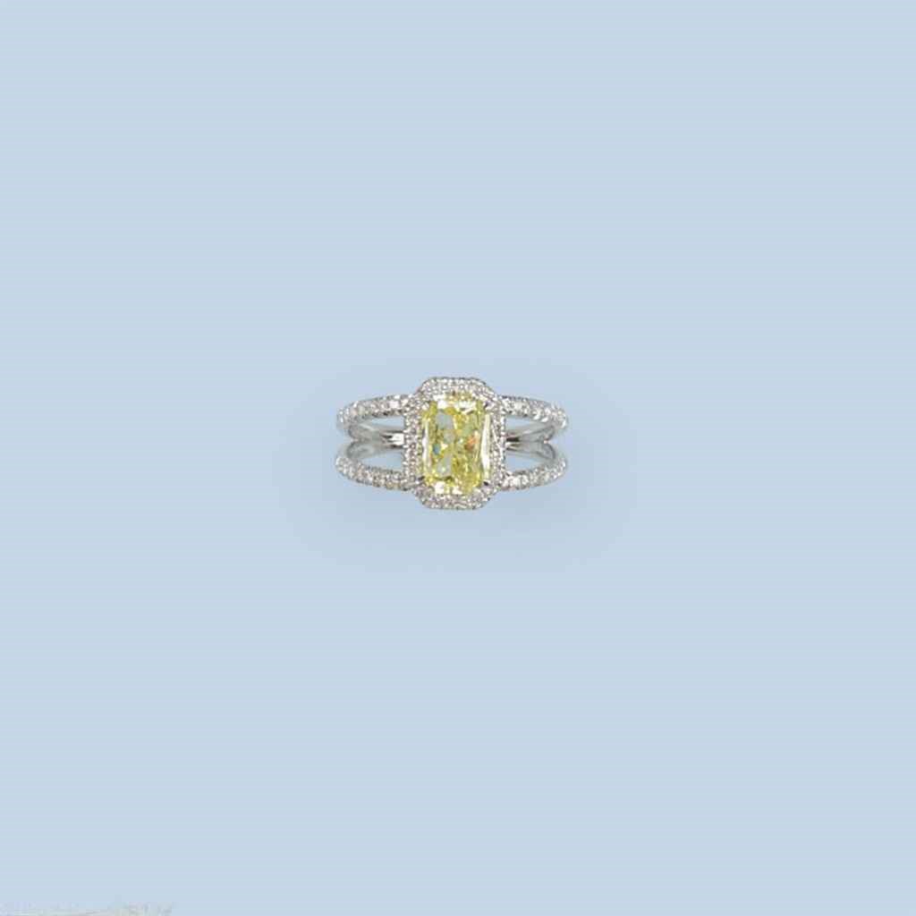 A COLOURED DIAMOND RING
