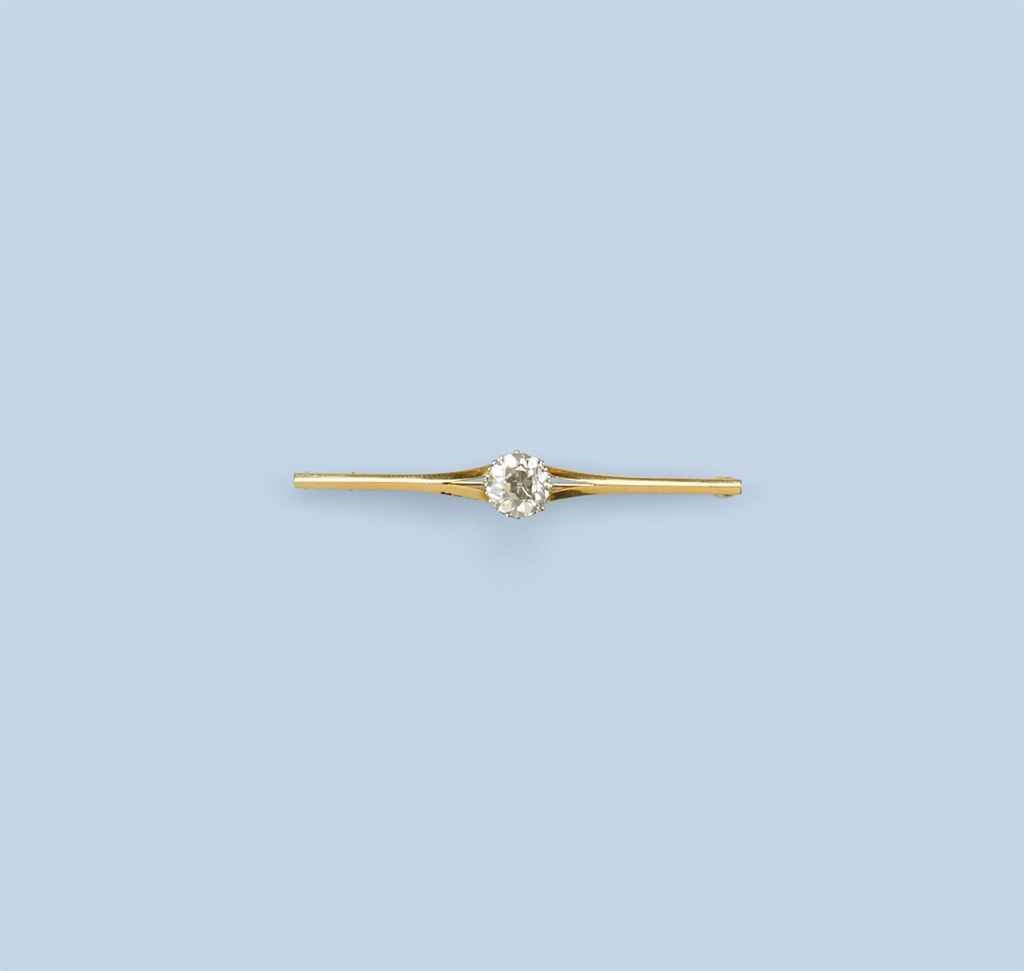A DIAMOND BROOCH
