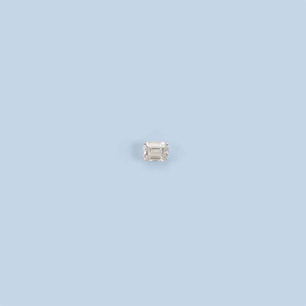 AN UNMOUNTED DIAMOND