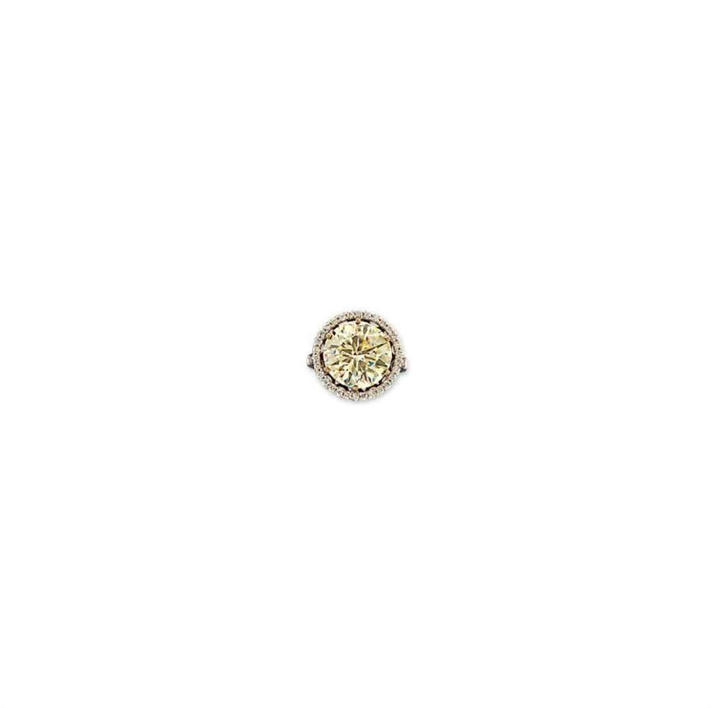 A COLOURED DIAMOND RING