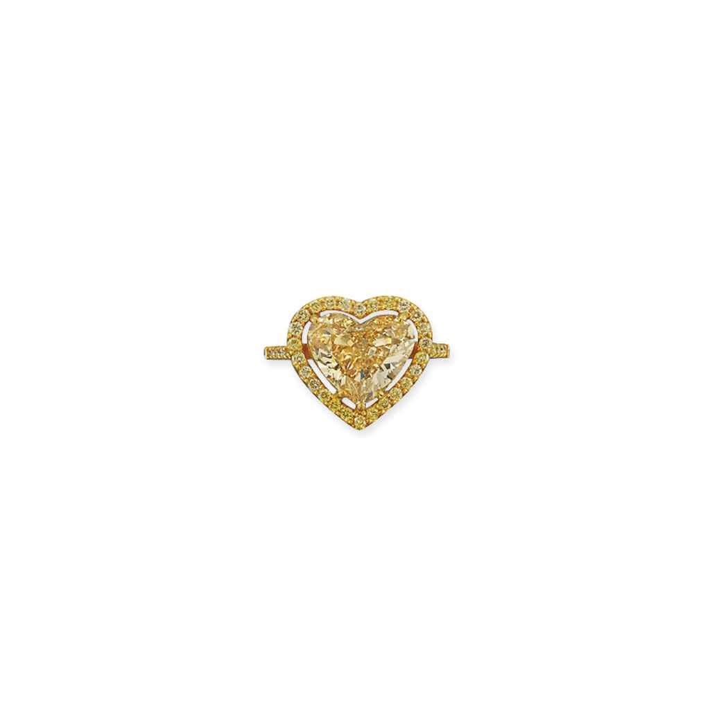A COLOURED DIAMOND RING
