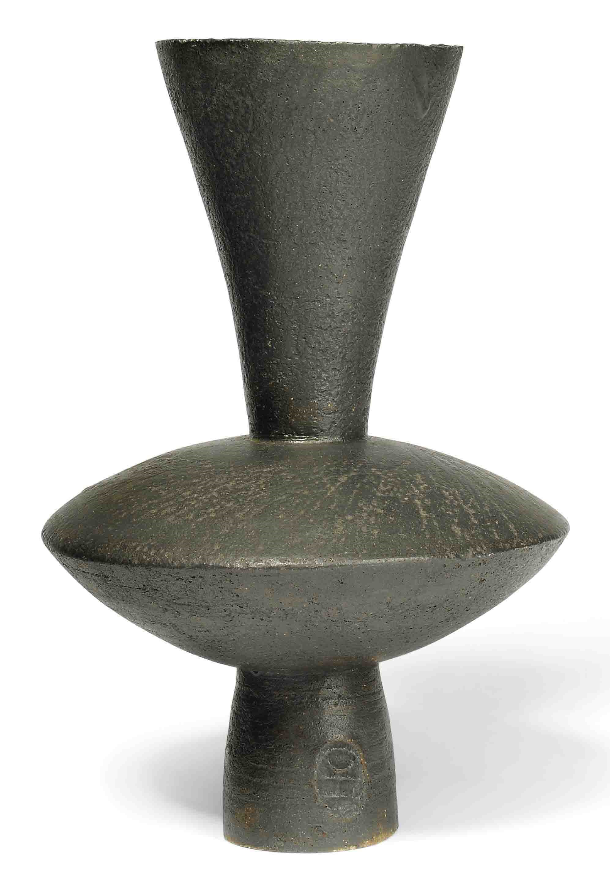 HANS COPER (1920-1981)