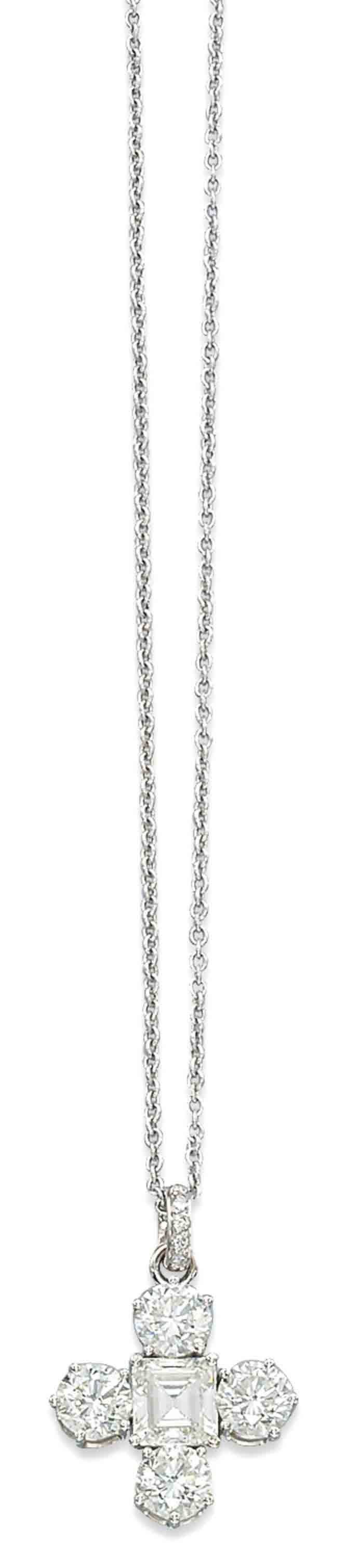 A DIAMOND CROSS PENDANT