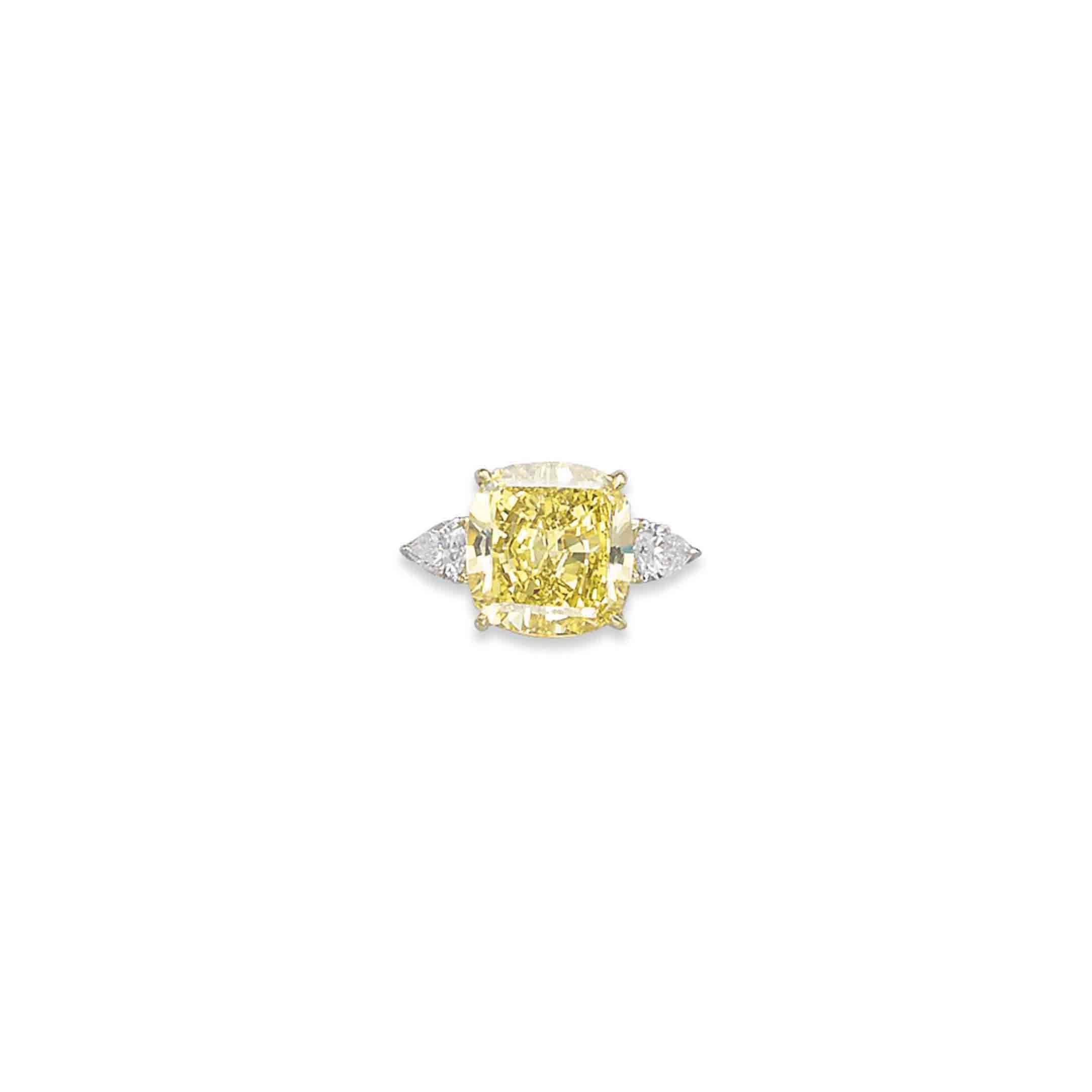 A COLOURED DIAMOND RING