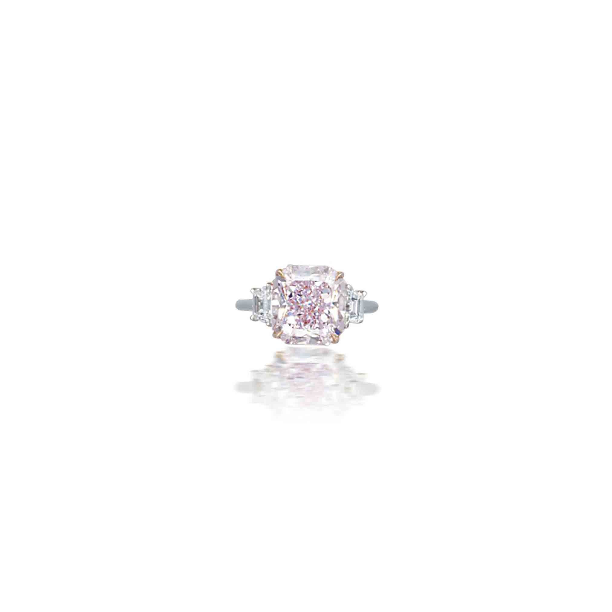 A COLOURED DIAMOND RING