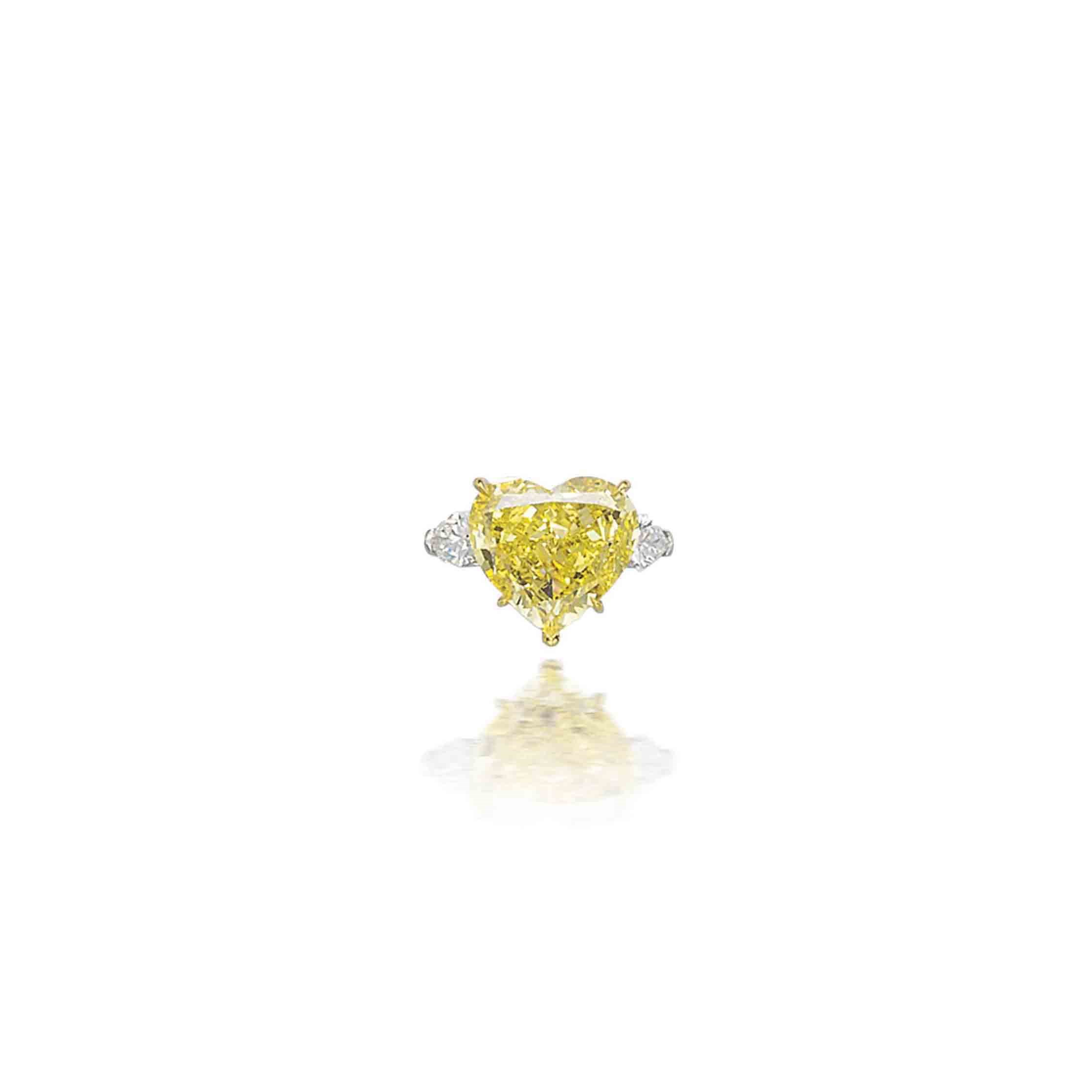 A COLOURED DIAMOND RING