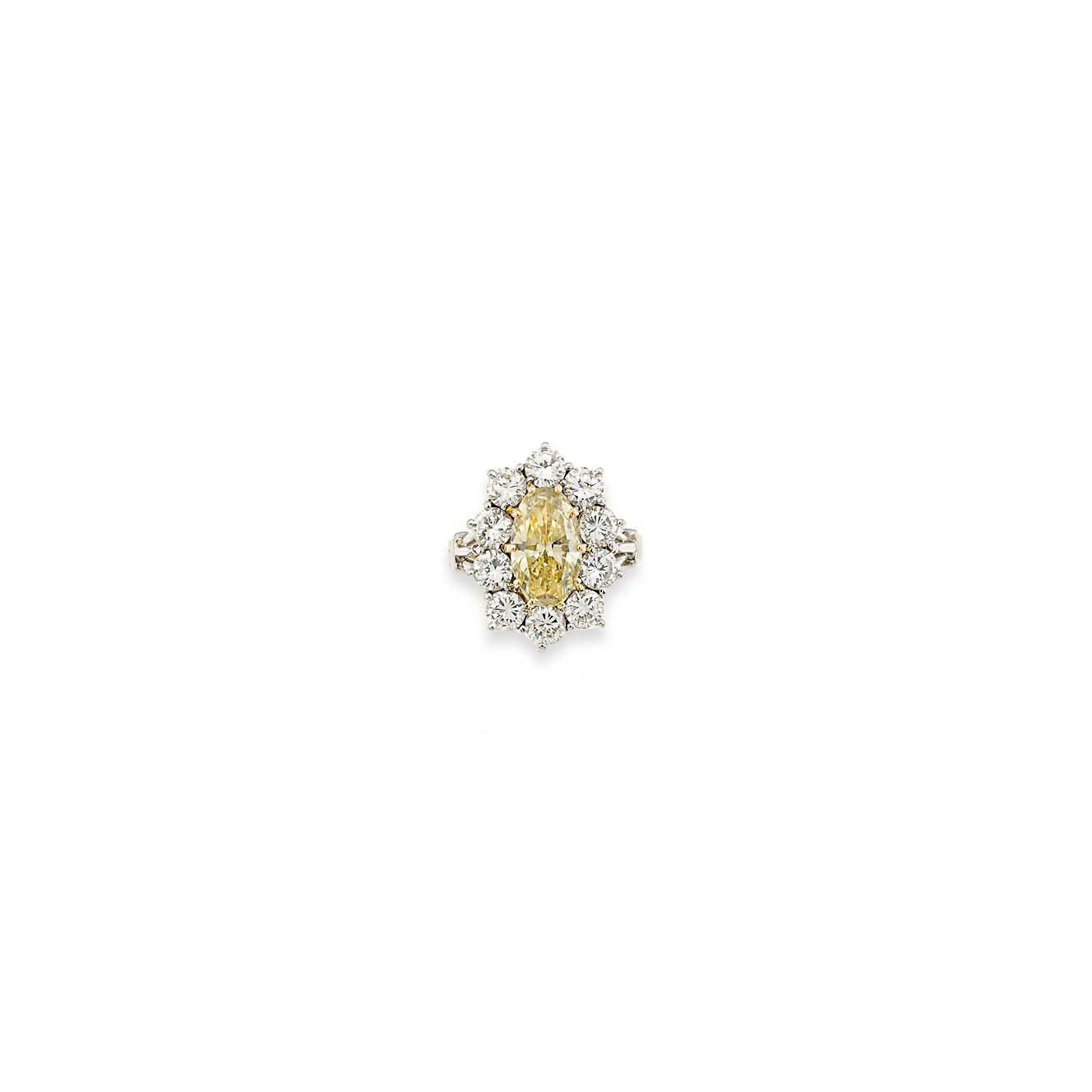 A diamond cluster ring