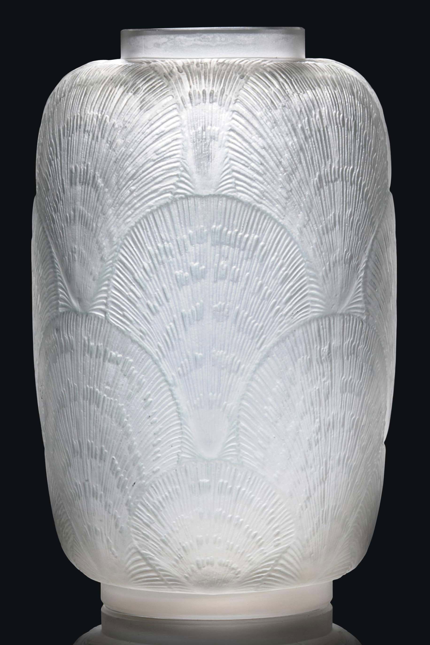 COQUILLES VASE, NO. 932