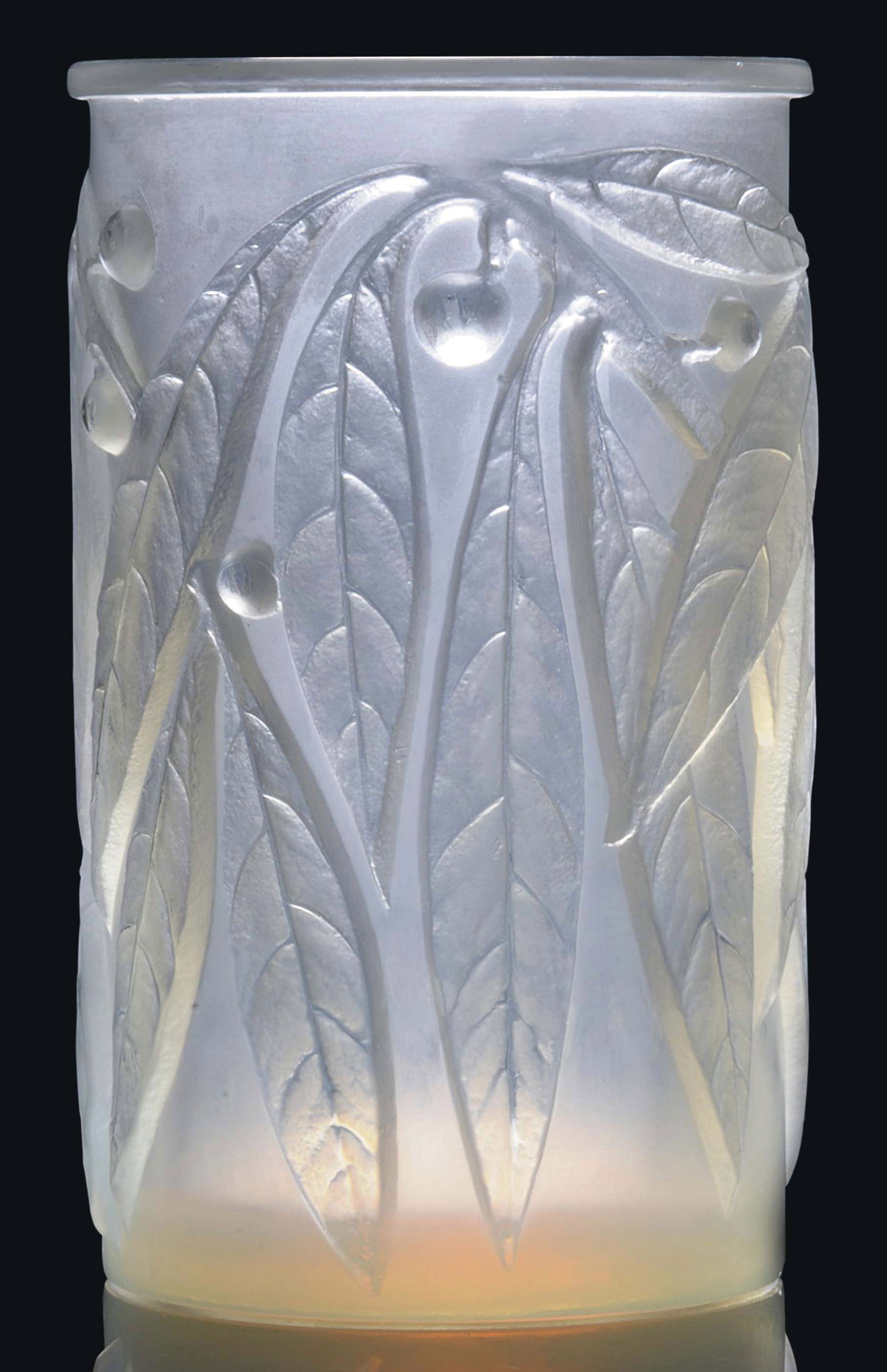 LAURIER VASE, NO. 947