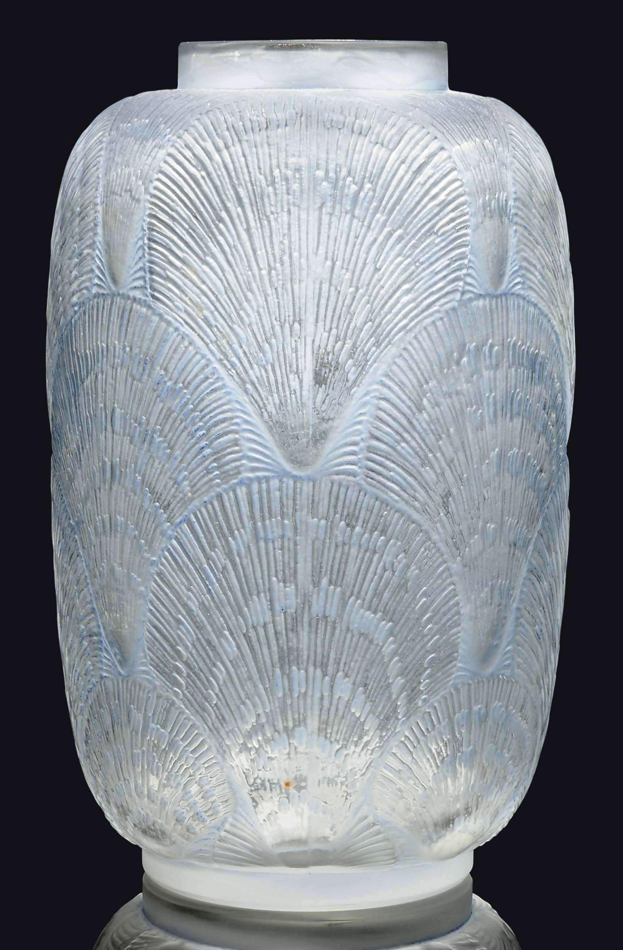 COQUILLES VASE, NO. 932