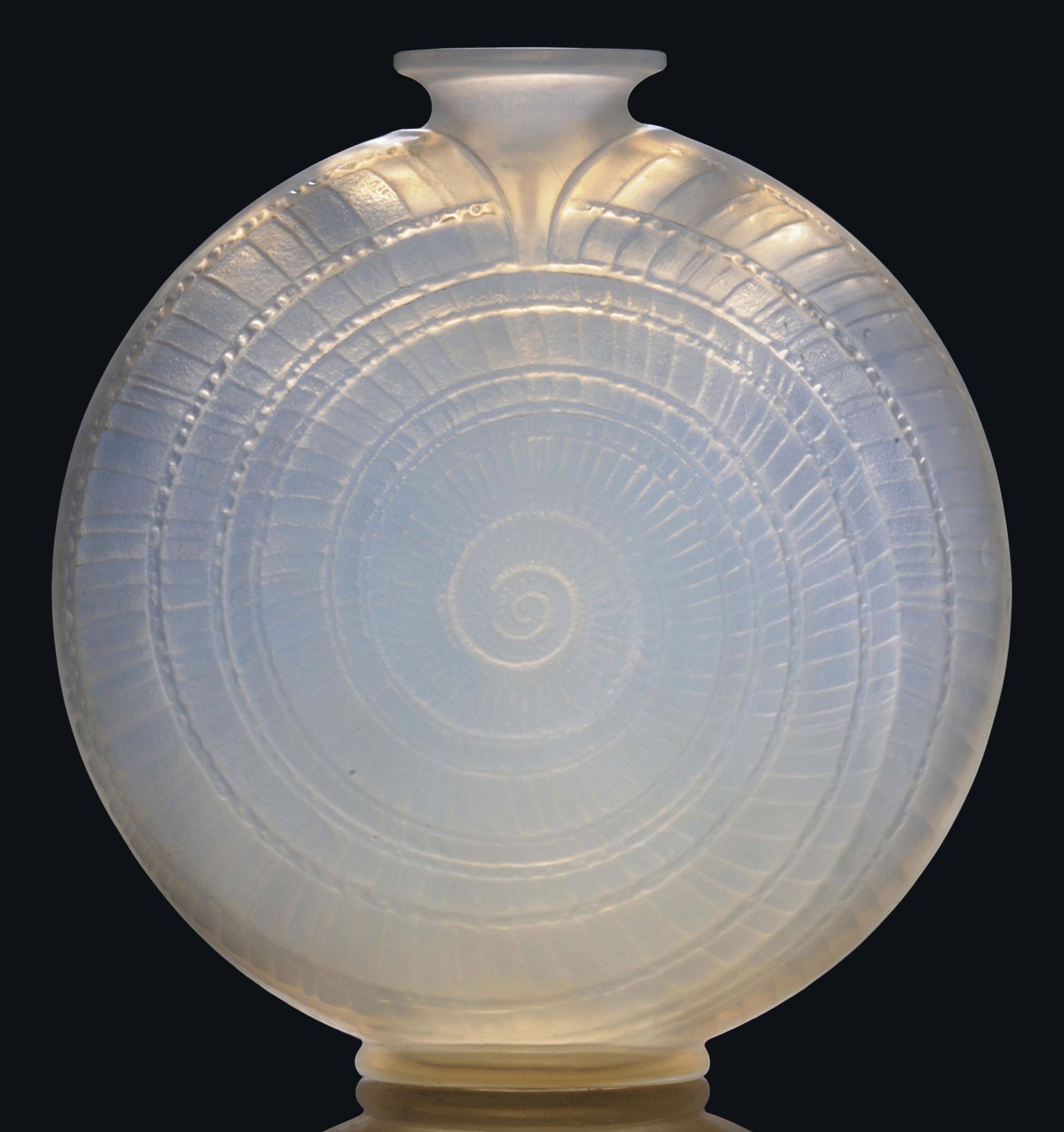 ESCARGOT VASE, NO. 931