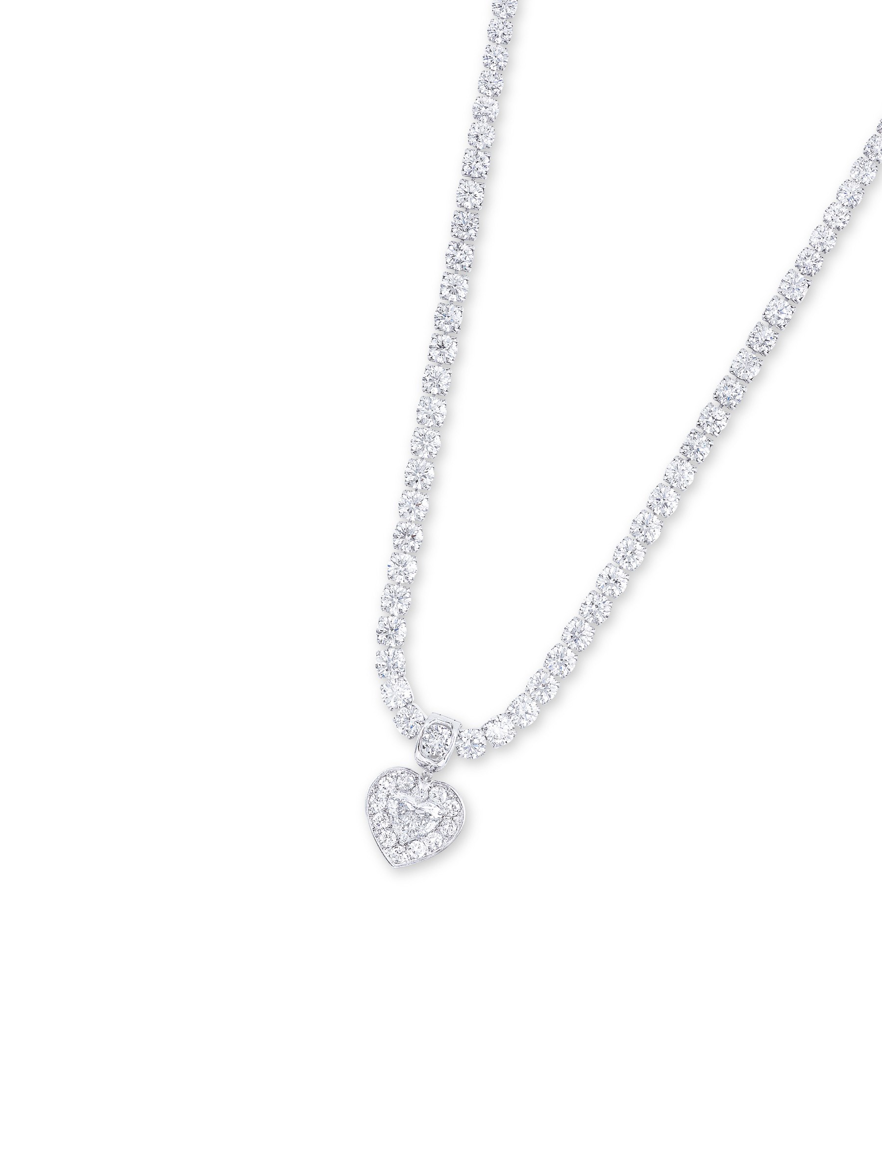 A DIAMOND PENDENT NECKLACE