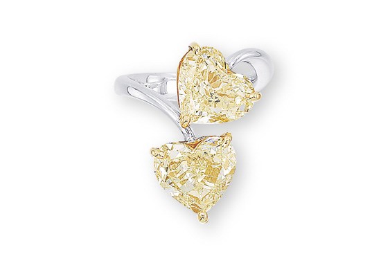 A COLOURED DIAMOND RING