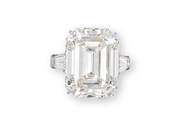 AN IMPRESSIVE DIAMOND RING