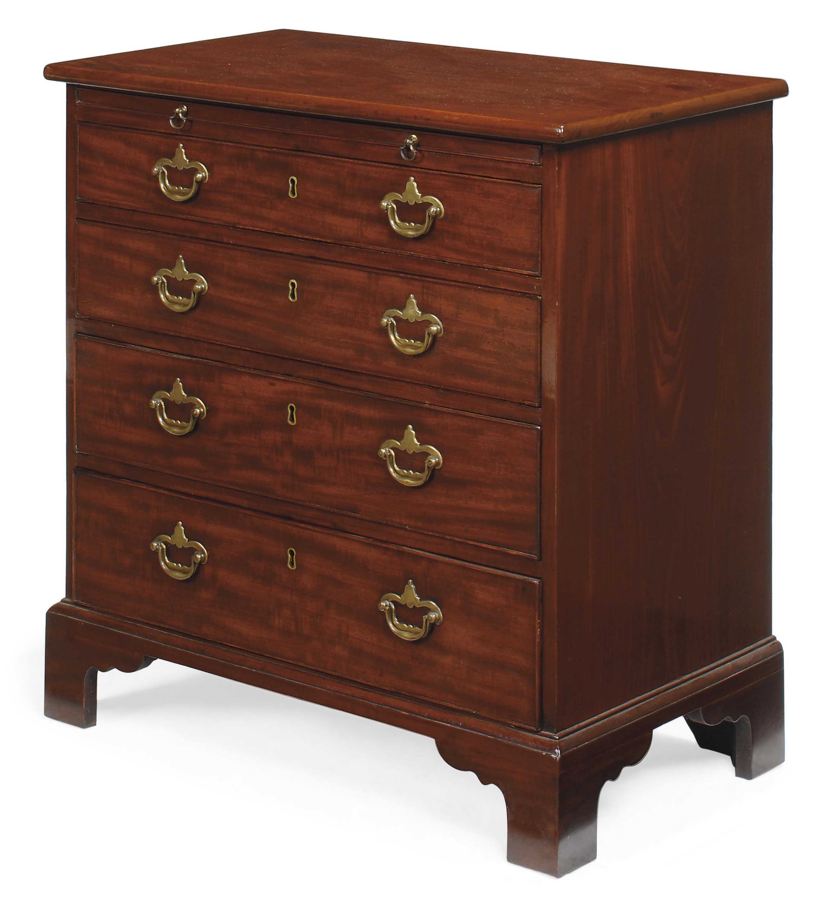 A SMALL GEORGE III MAHOGANY CHEST OF DRAWERS