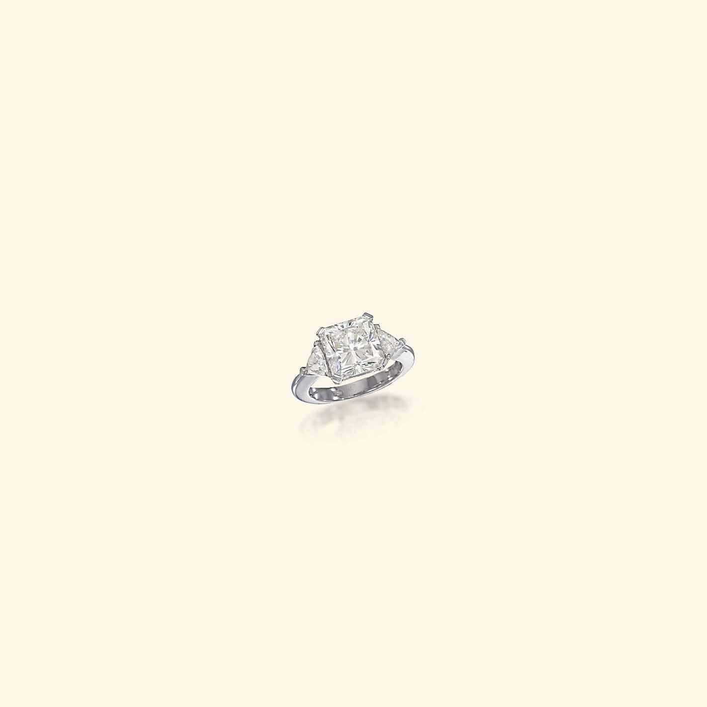 A DIAMOND SINGLE-STONE RING