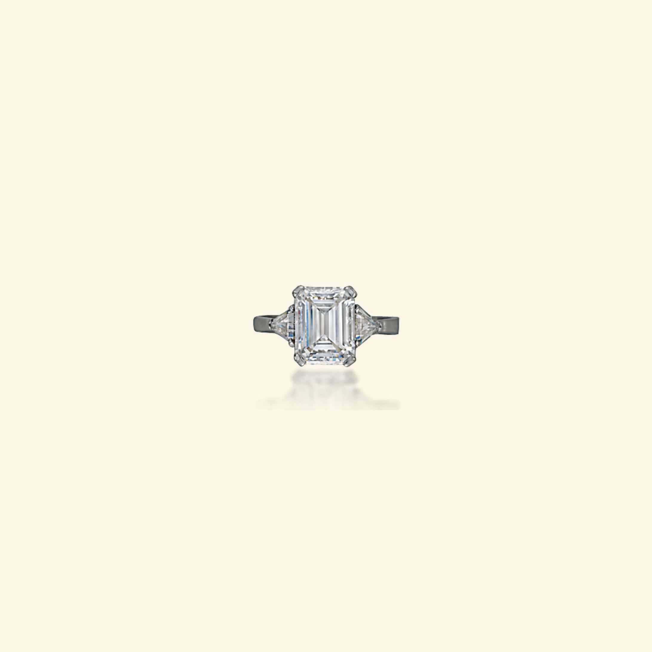 A DIAMOND SINGLE-STONE RING