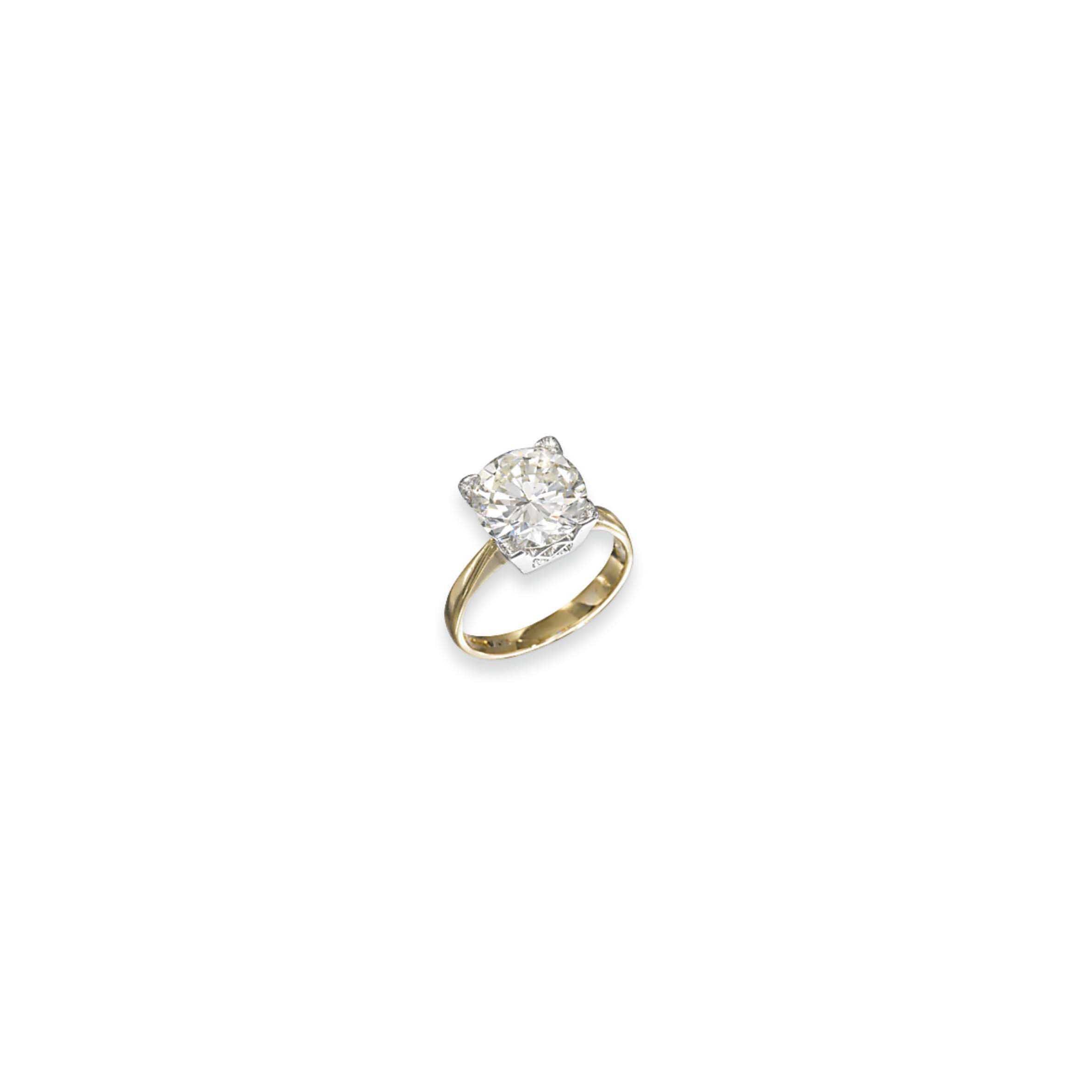 A DIAMOND SINGLE-STONE RING