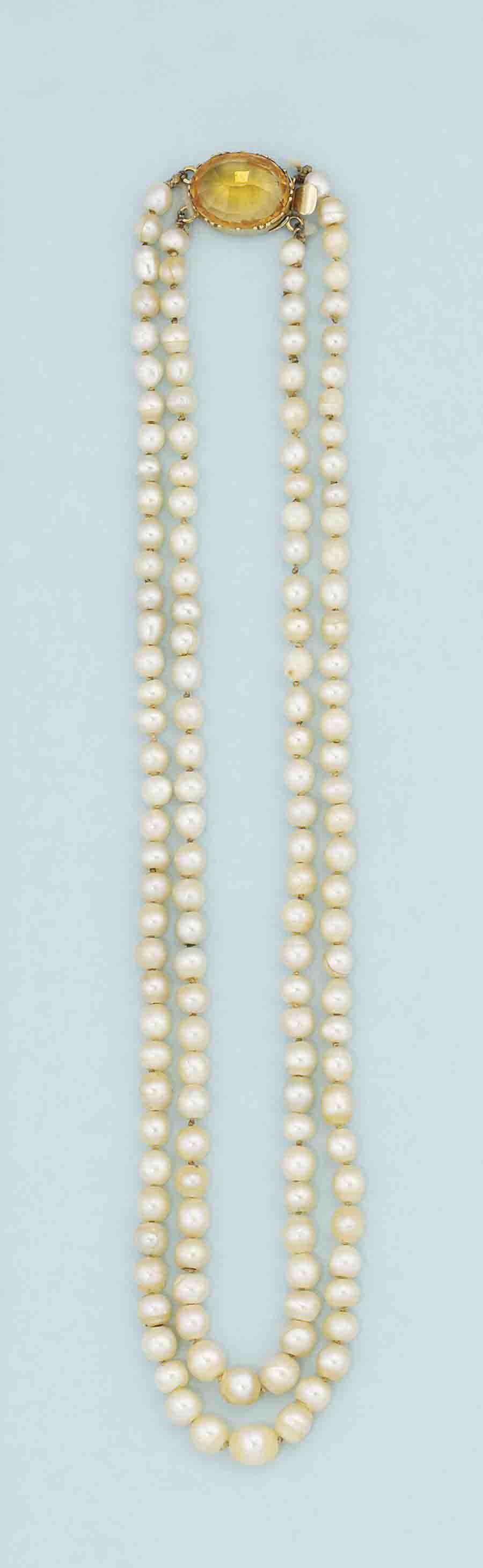 A natural pearl necklace