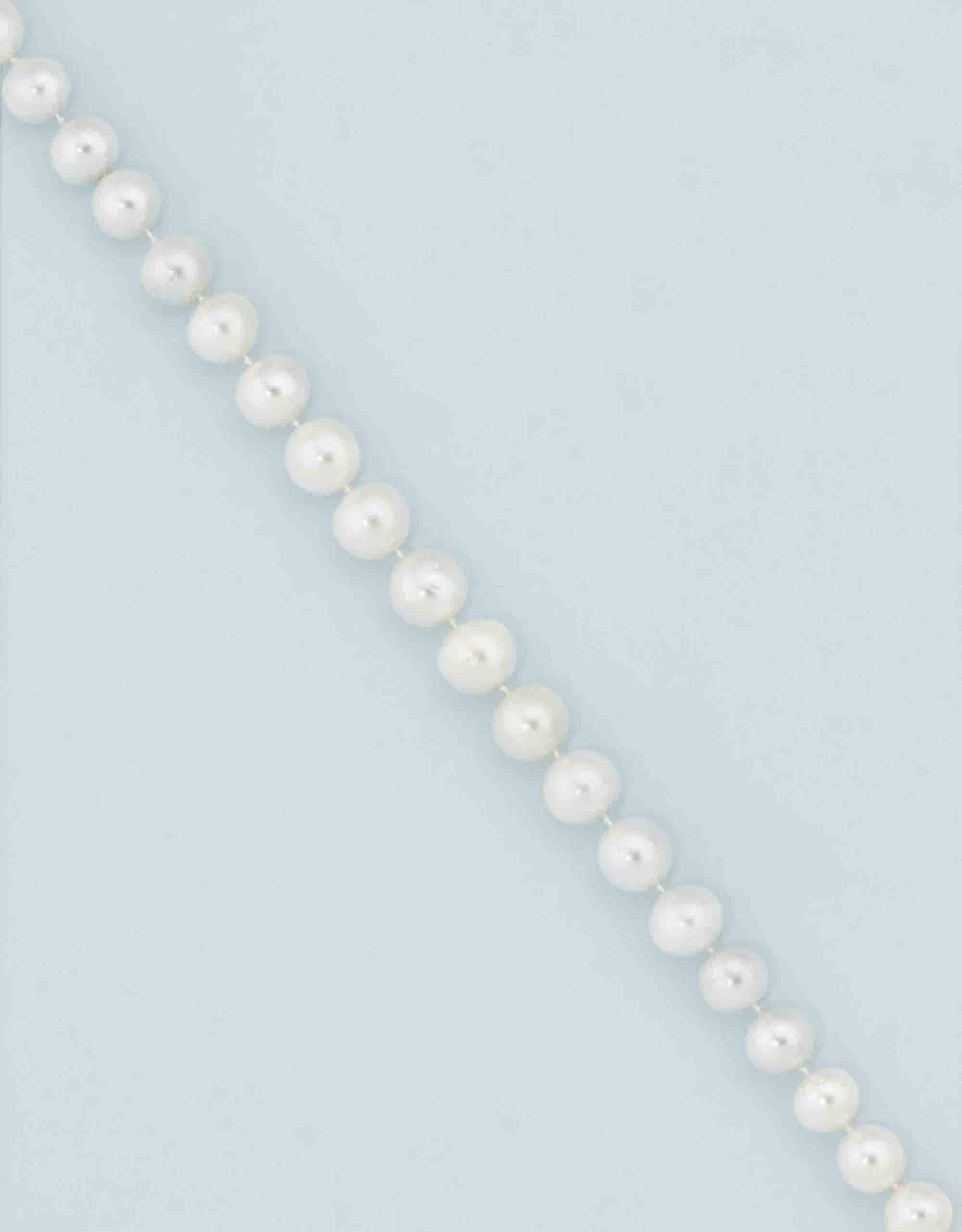 A cultured pearl necklace