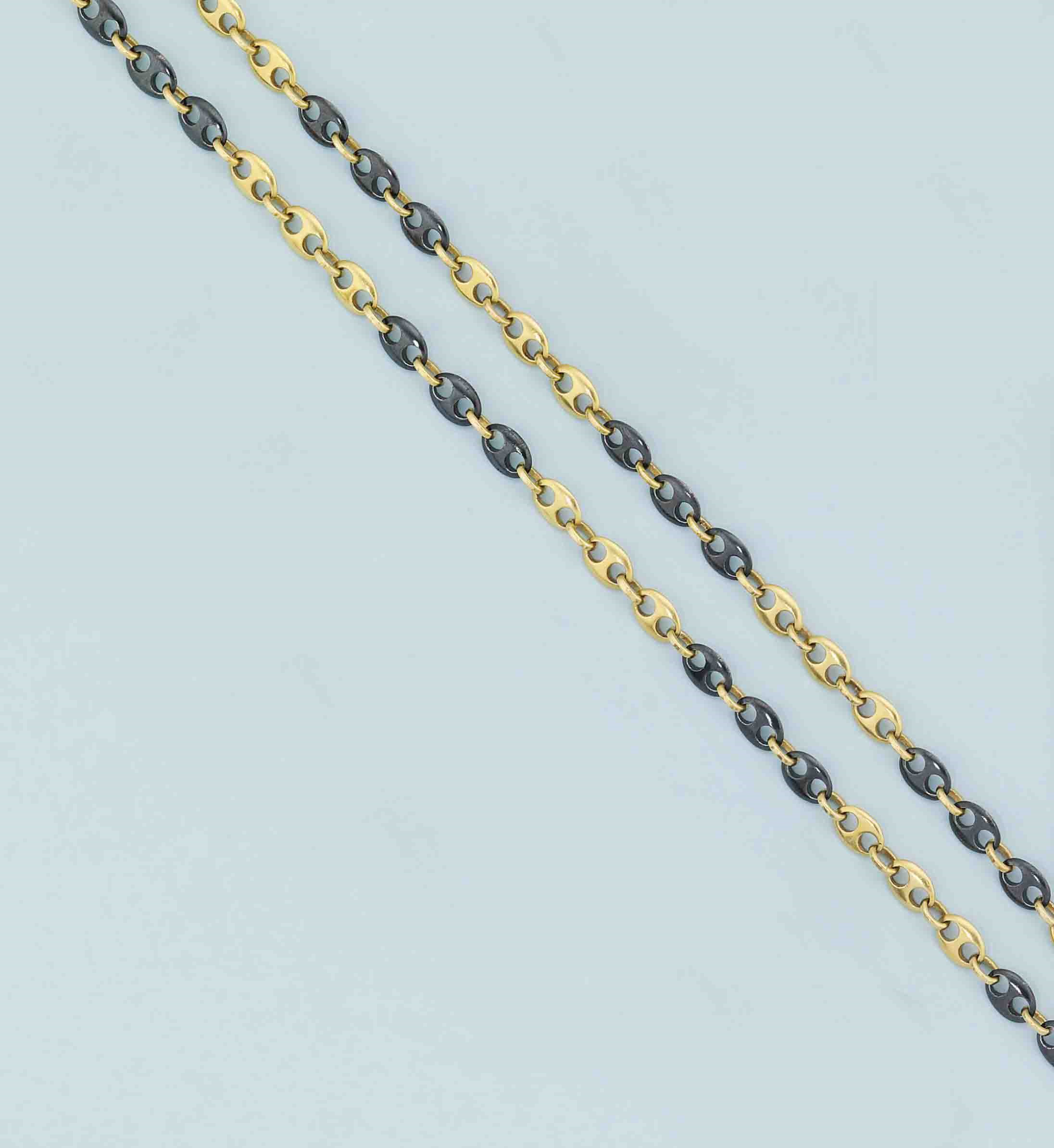 A bi-coloured fancy-link longchain
