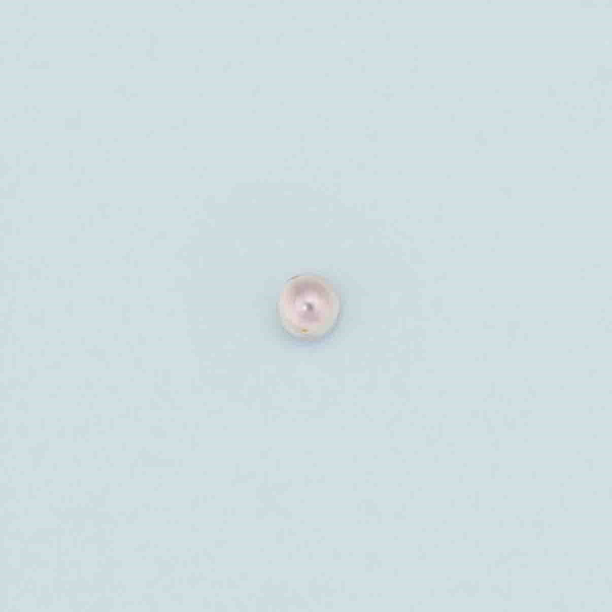 An unmounted natural pearl