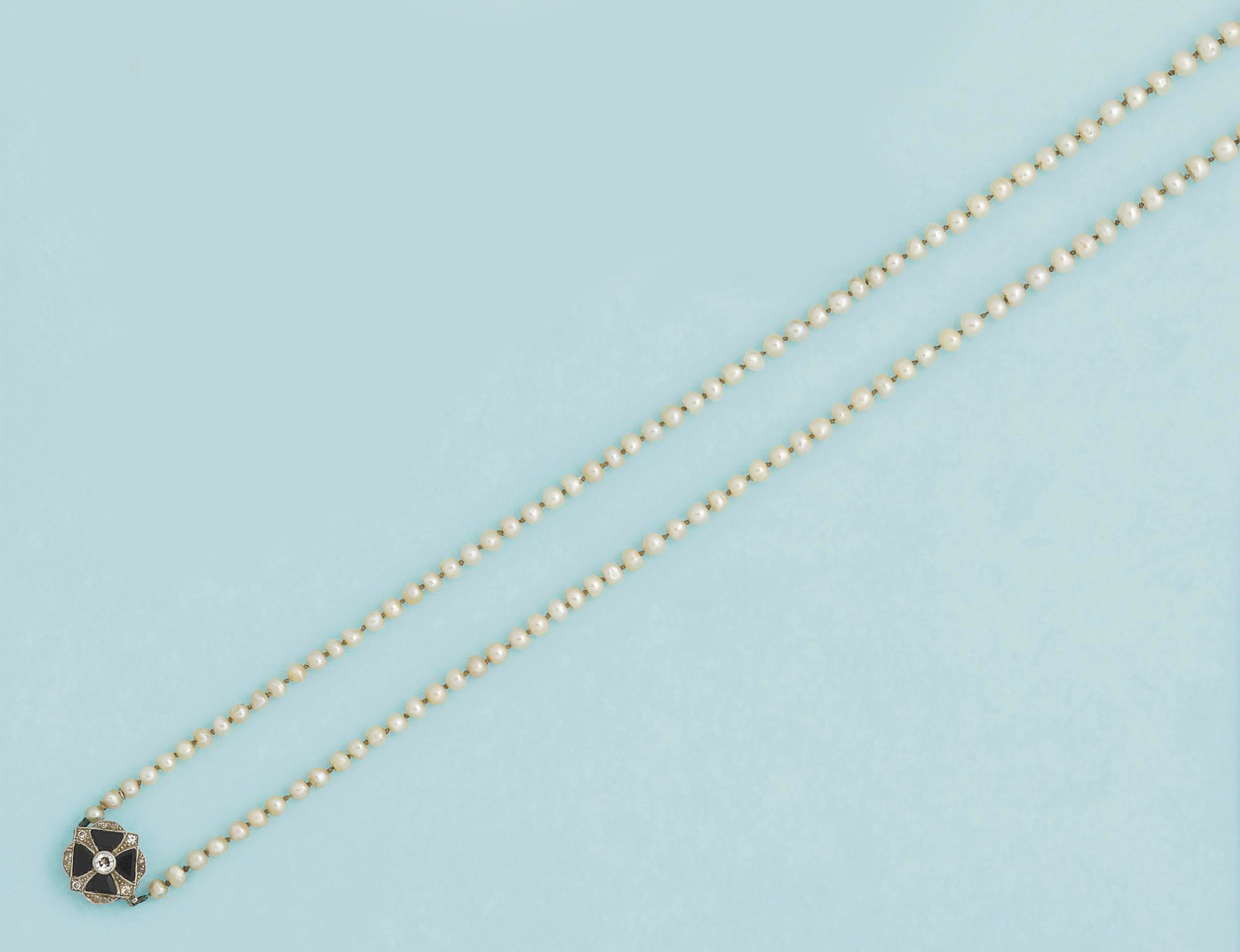 A pearl necklace