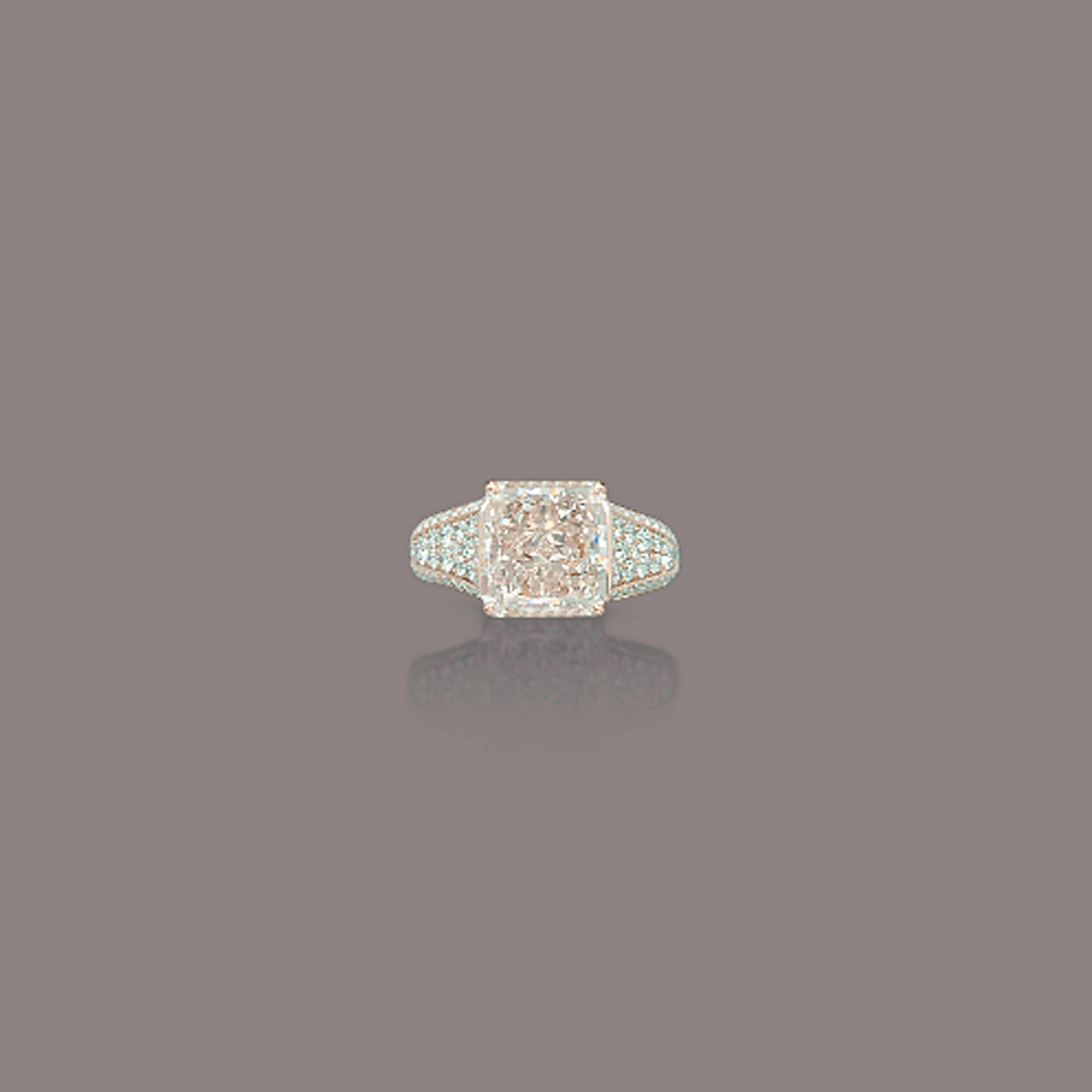 A COLOURED DIAMOND RING