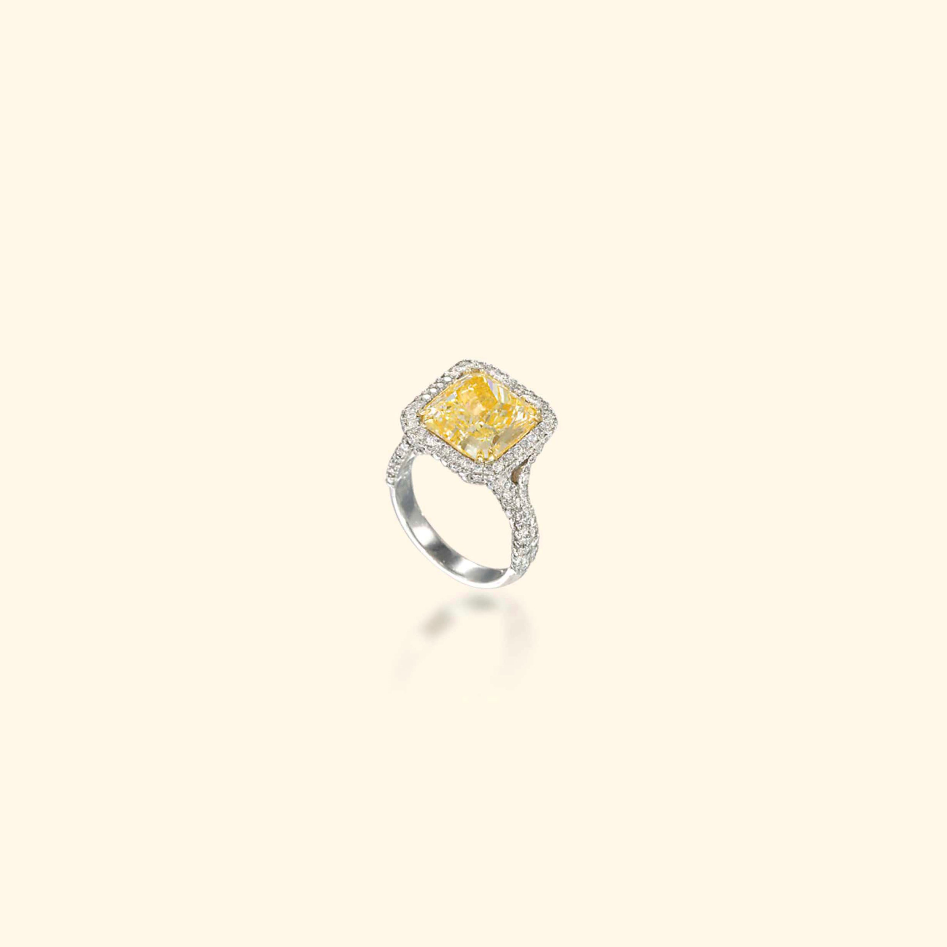 A COLOURED DIAMOND RING