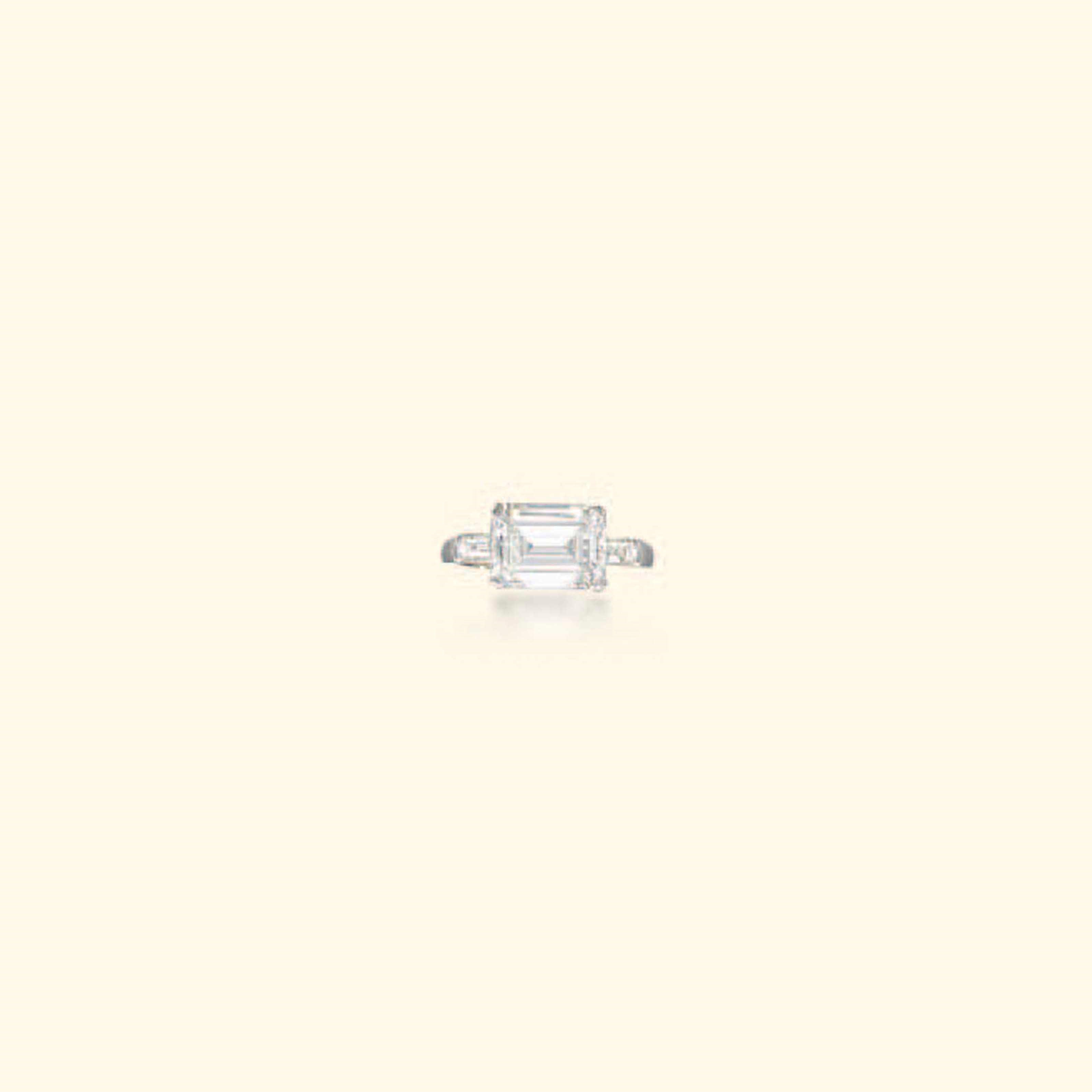 A DIAMOND SINGLE-STONE RING