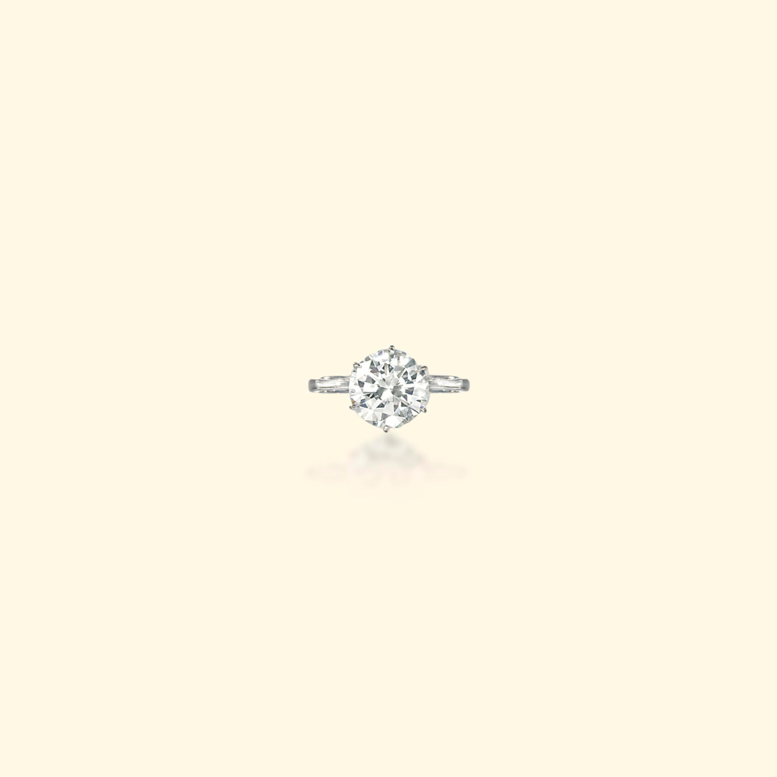 A DIAMOND SINGLE-STONE RING