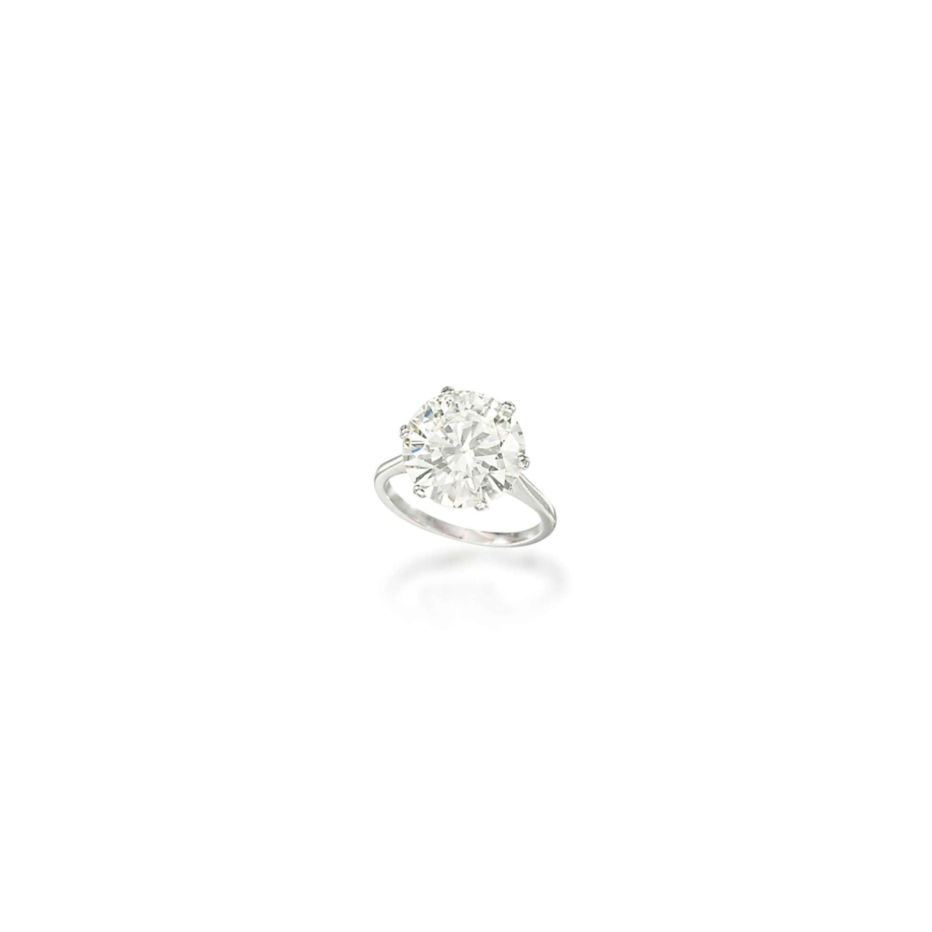 A DIAMOND SINGLE-STONE RING