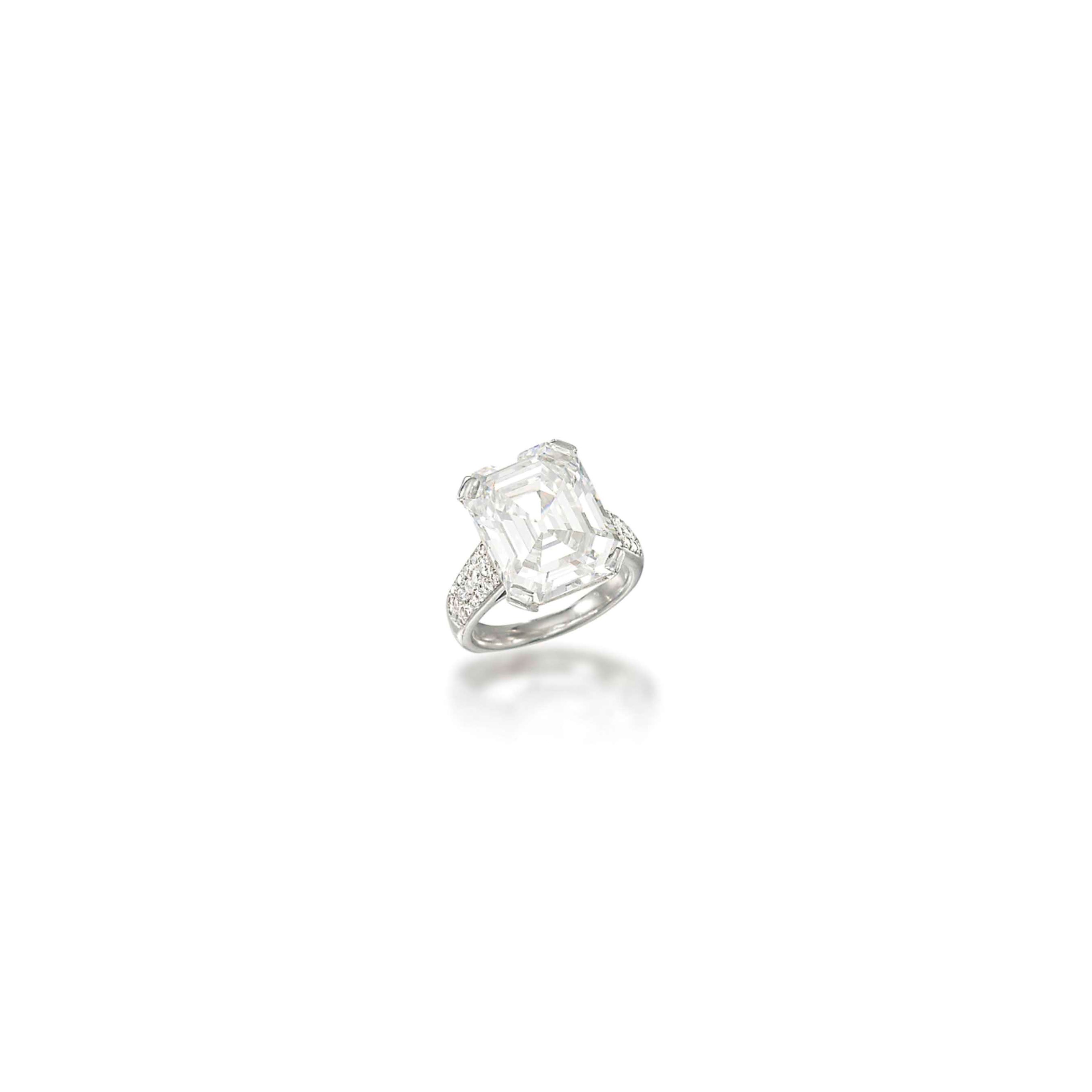 A DIAMOND SINGLE-STONE RING