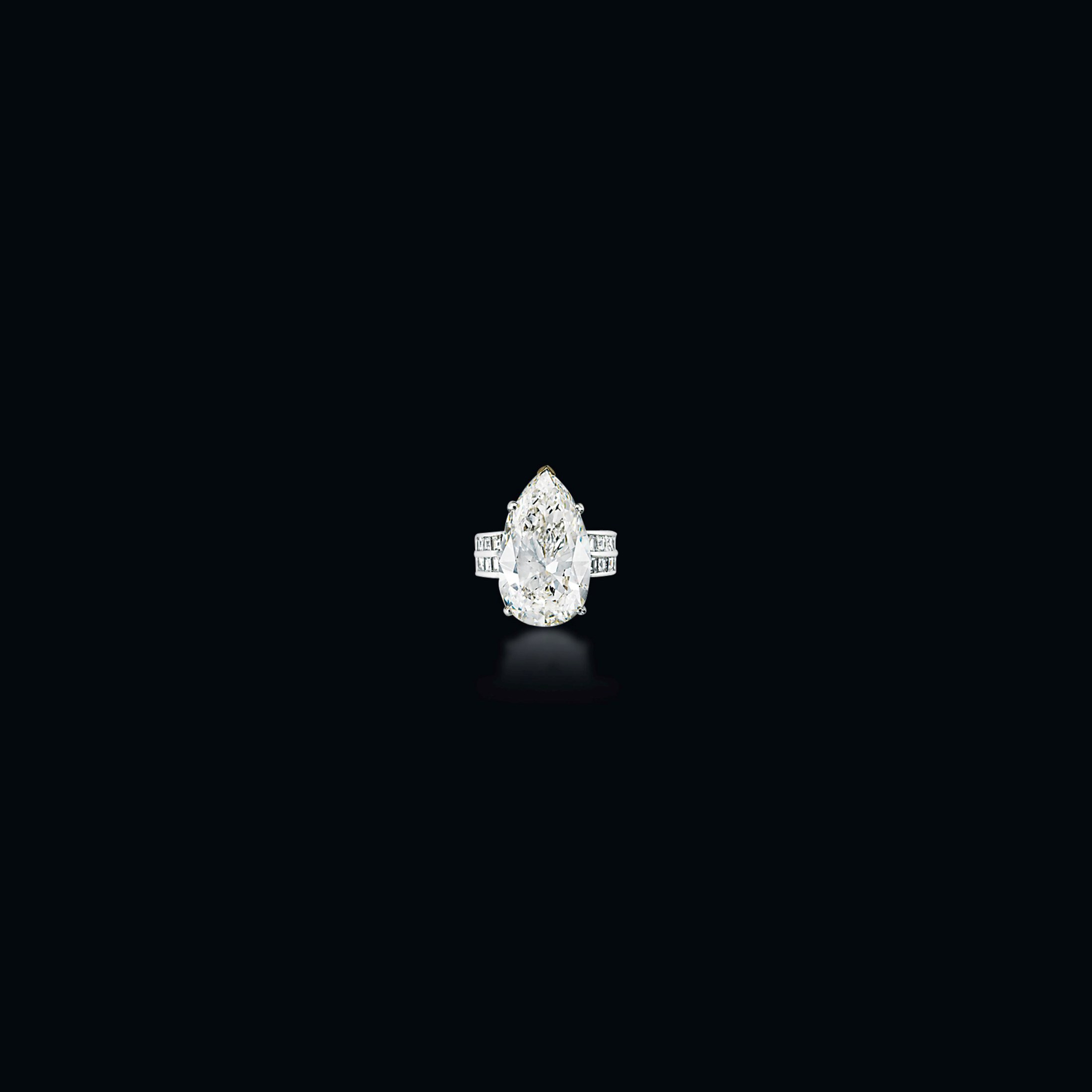 A DIAMOND SINGLE-STONE RING