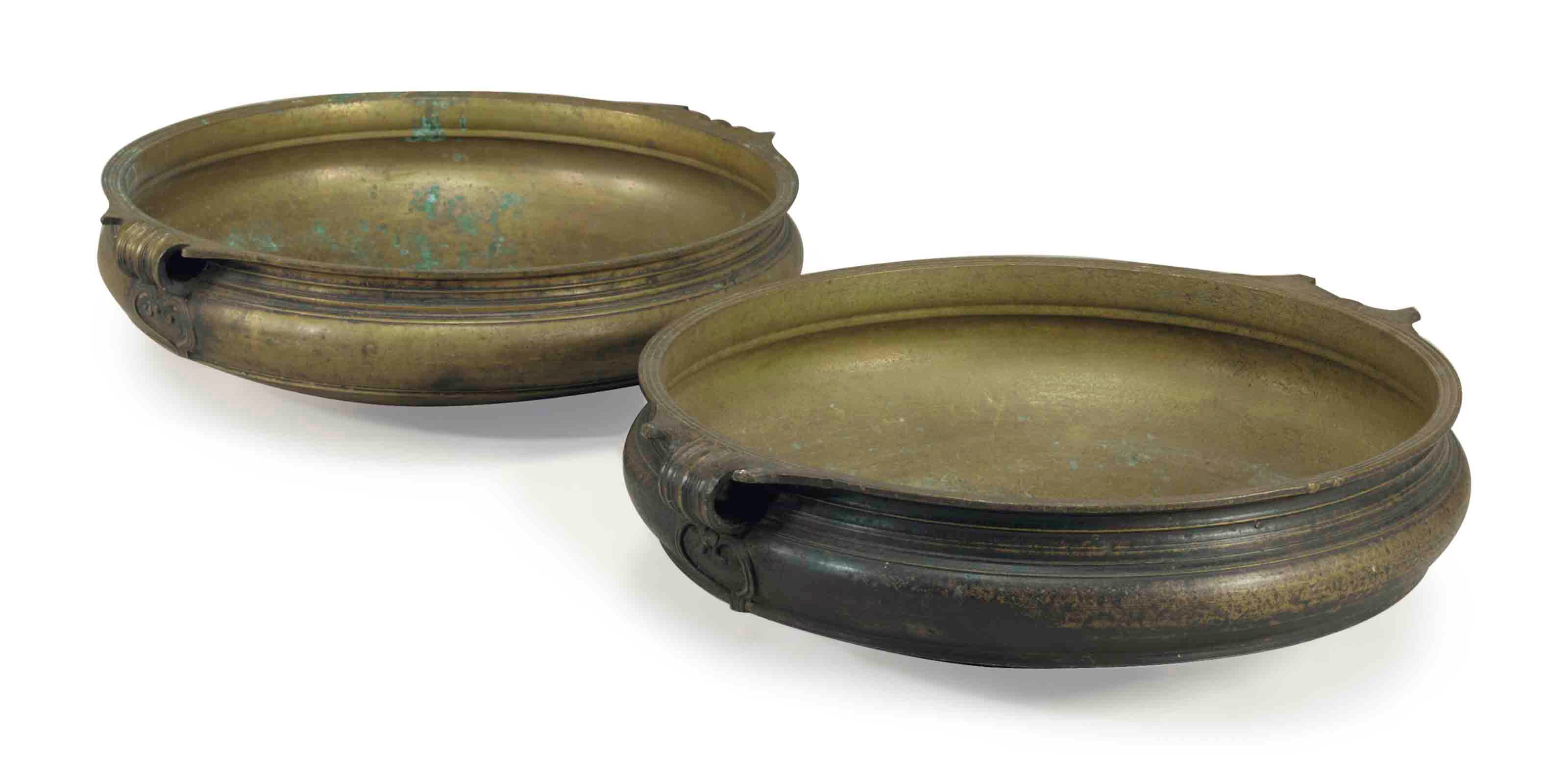 A PAIR OF INDIAN BRONZE LARGE BASINS,