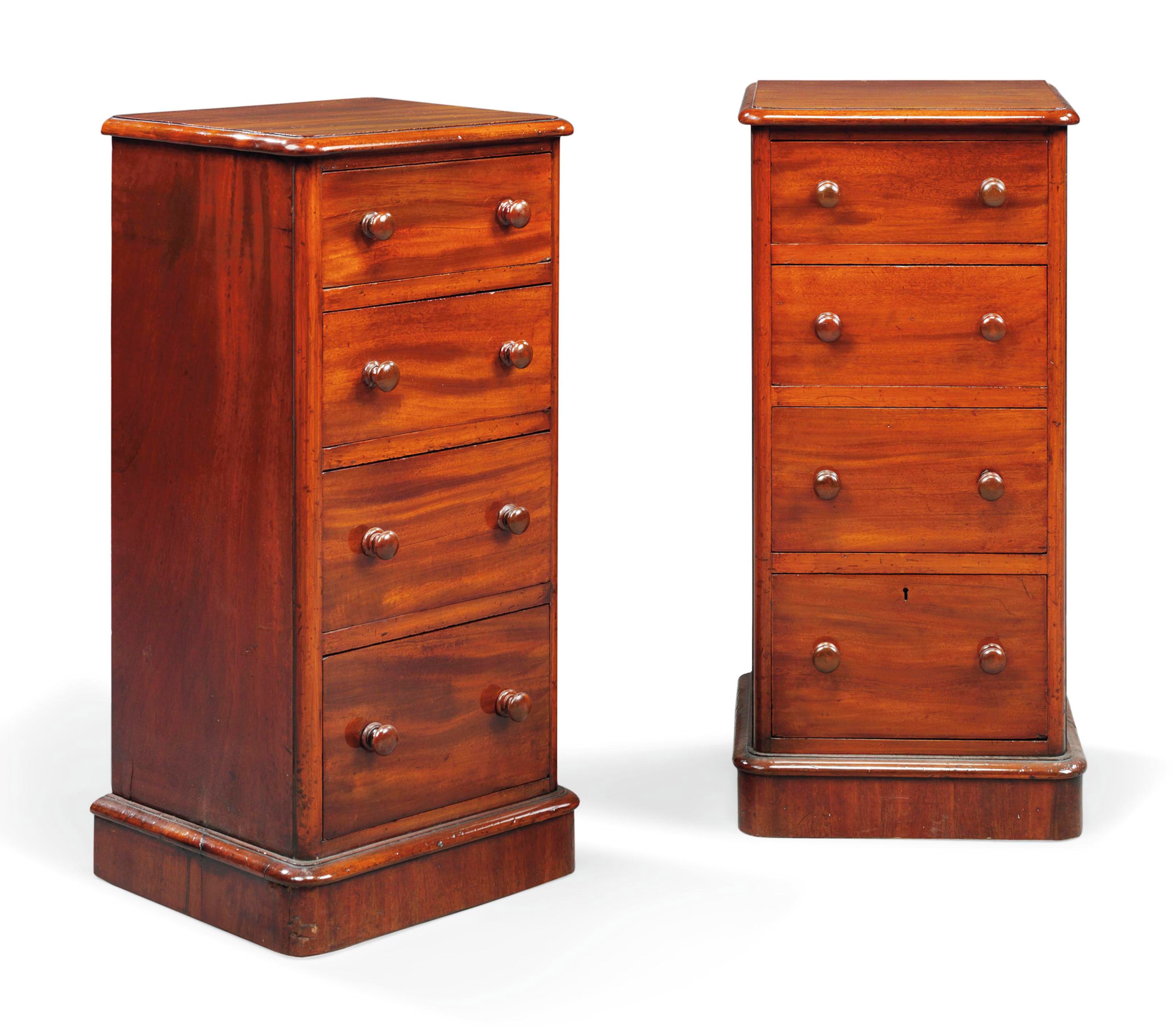 A PAIR OF MAHOGANY BEDSIDE CHESTS