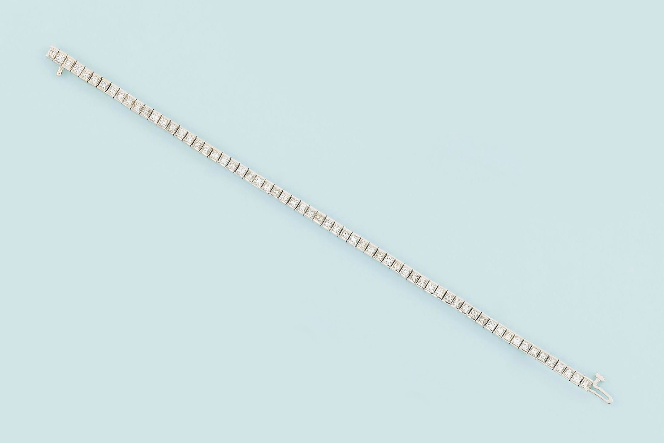 A diamond flexible bracelet