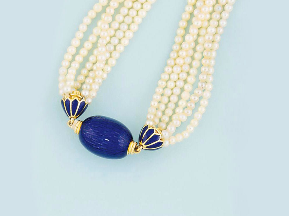 A group of jewellery