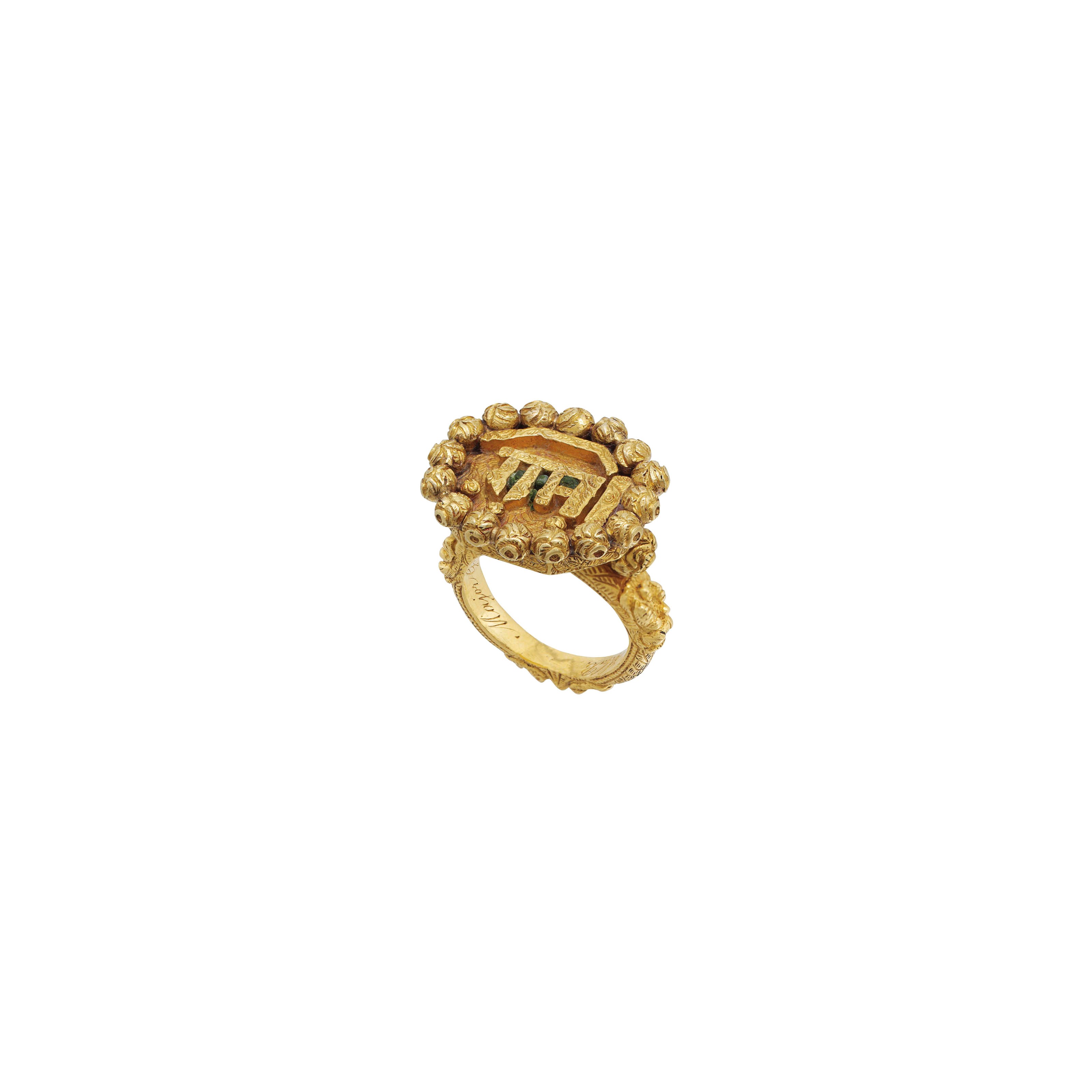 An Indian antique gold ring