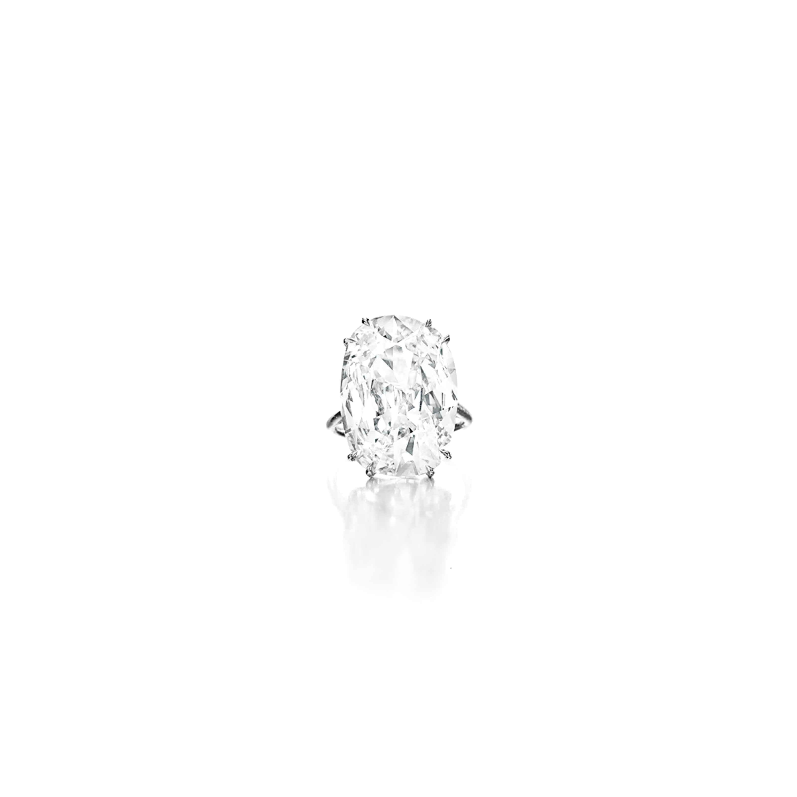 AN ELEGANT DIAMOND RING