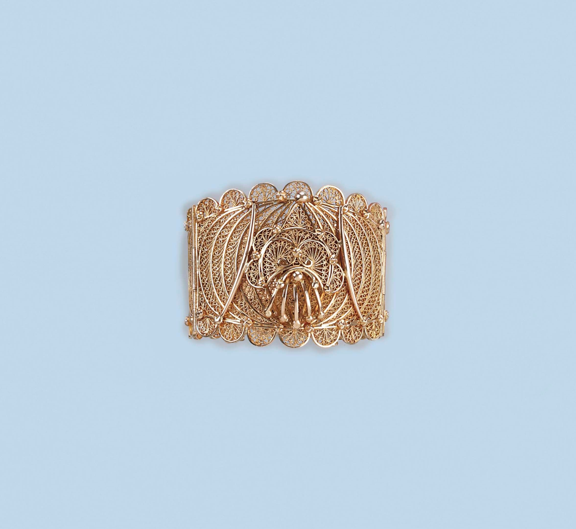 A GOLD BANGLE