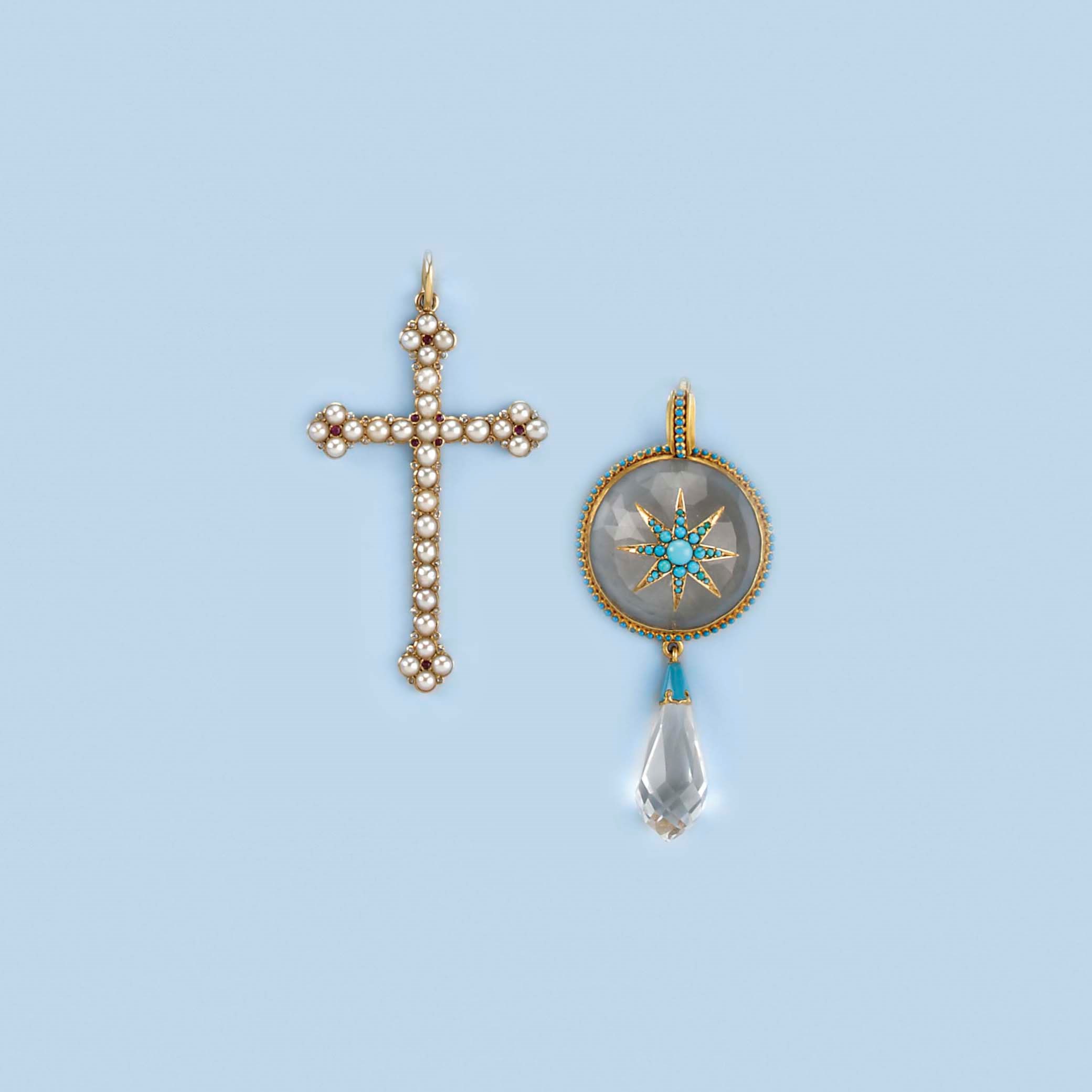 A COLLECTION OF JEWELLERY