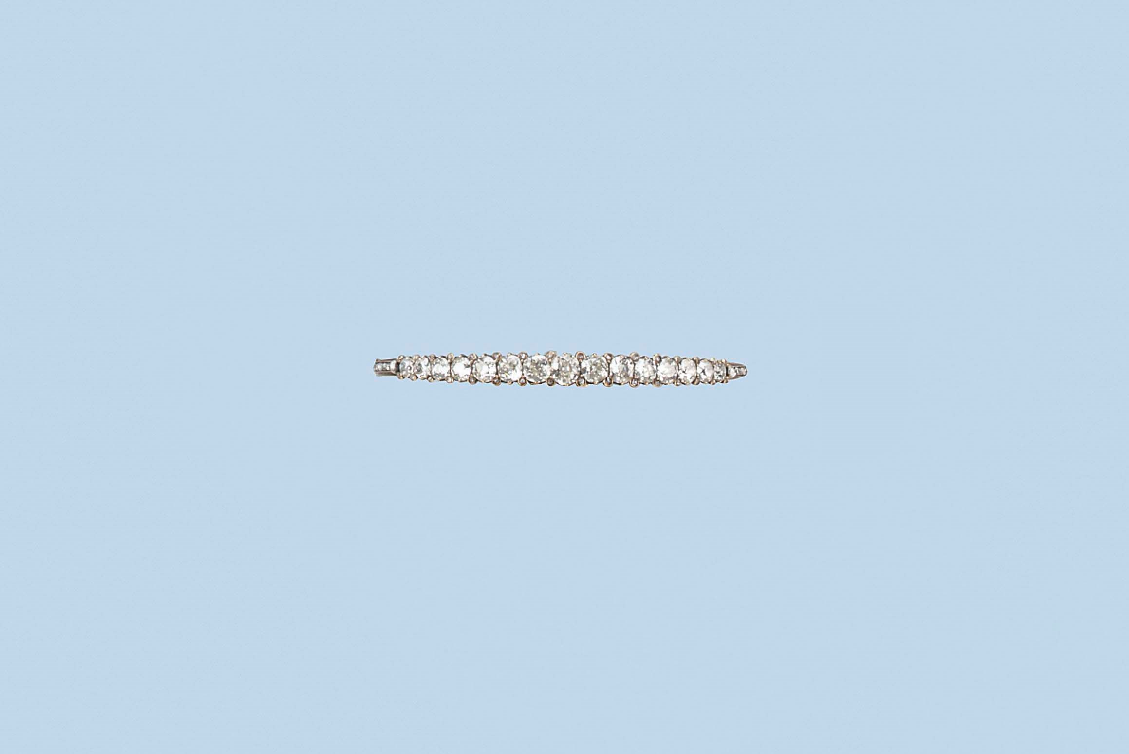 AN ANTIQUE DIAMOND BANGLE