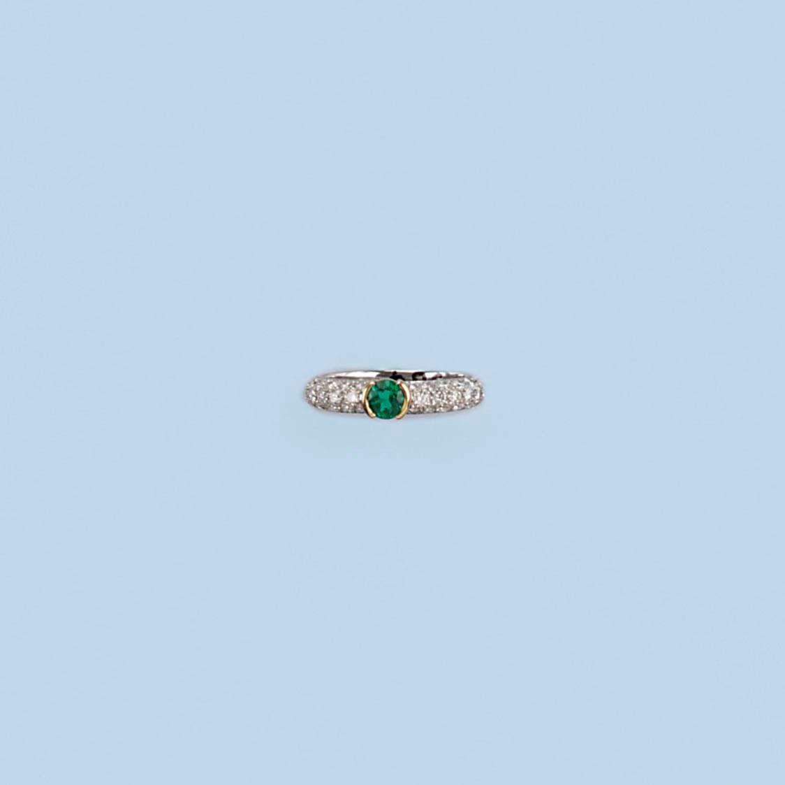 A COLLECTION OF JEWELLERY