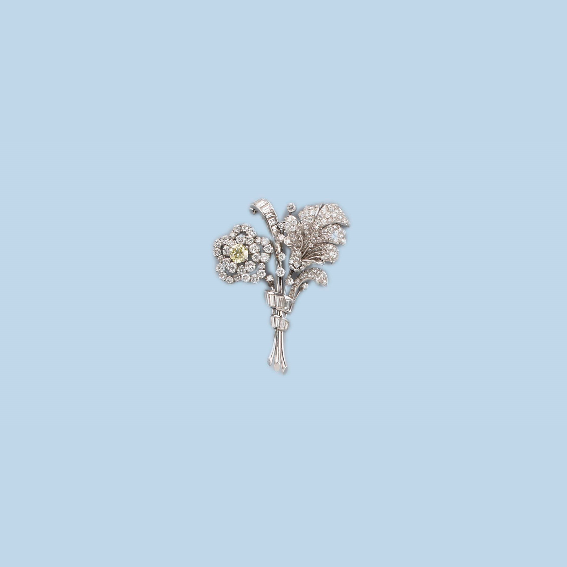 A RETRO DIAMOND BROOCH