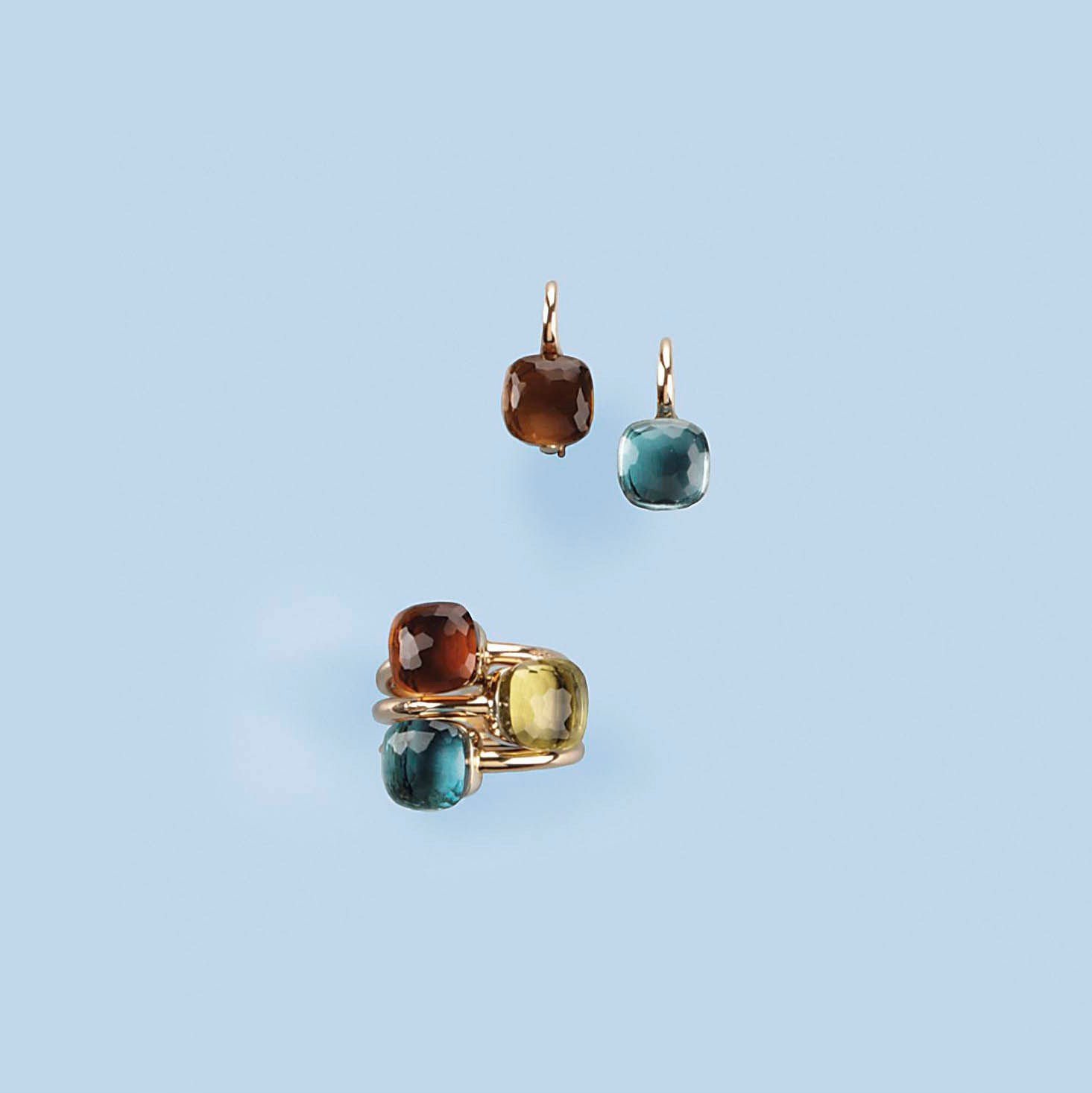 A COLLECTION OF JEWELLERY