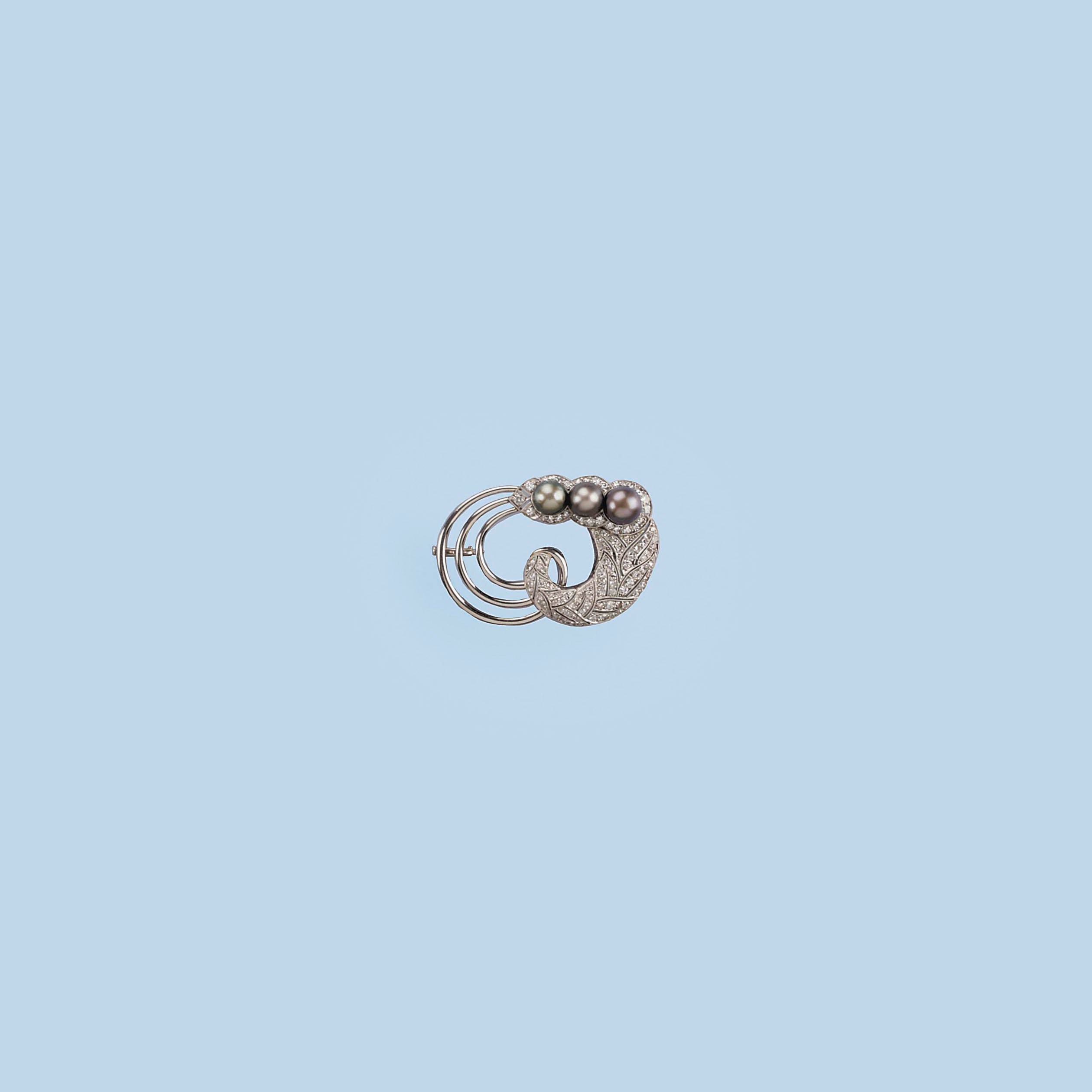 A COLLECTION OF JEWELLERY