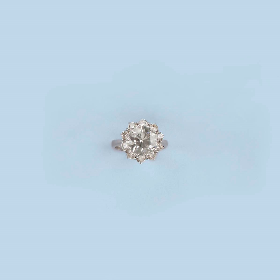 A DIAMOND CLUSTER RING